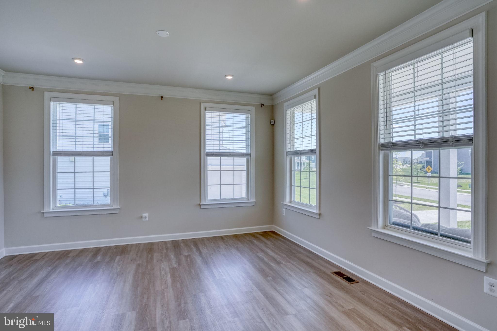 SUMMIT POINTE - Residential