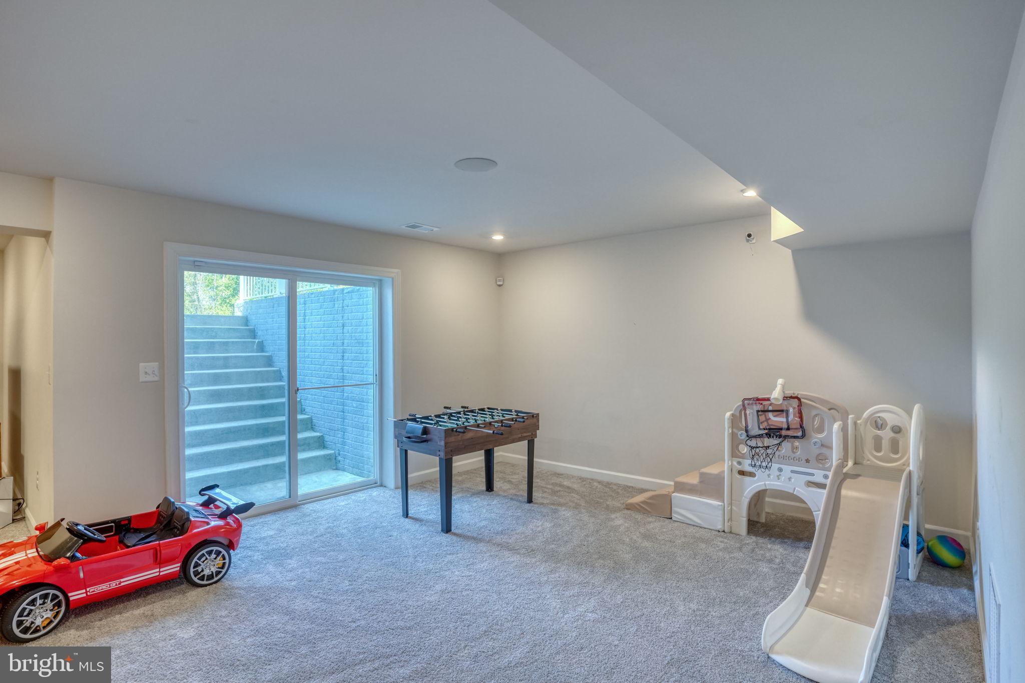 SUMMIT POINTE - Residential