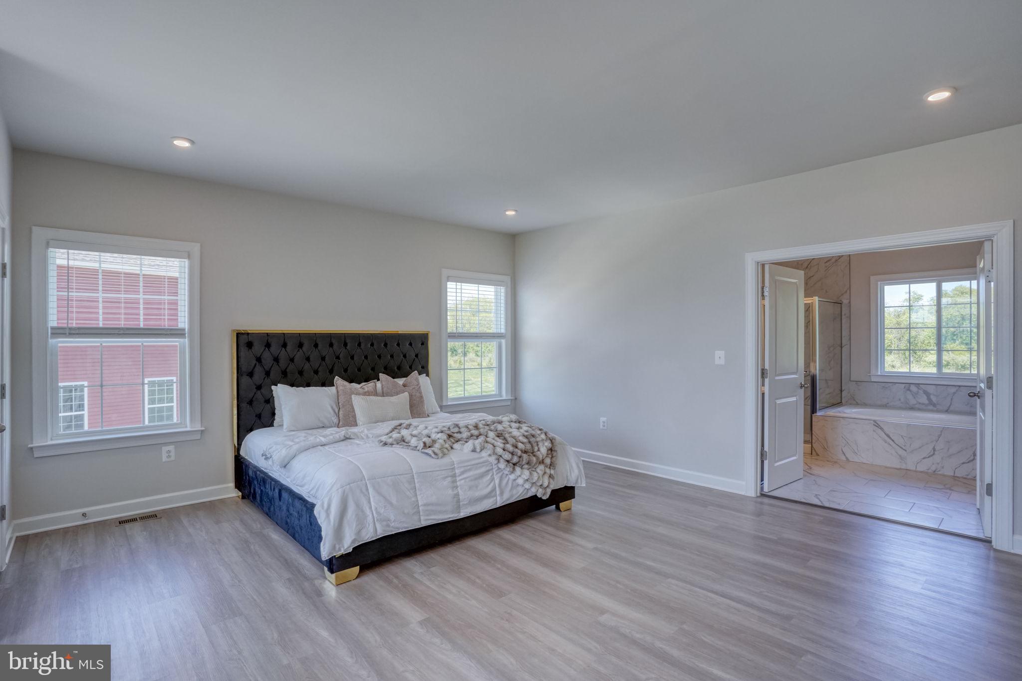 SUMMIT POINTE - Residential