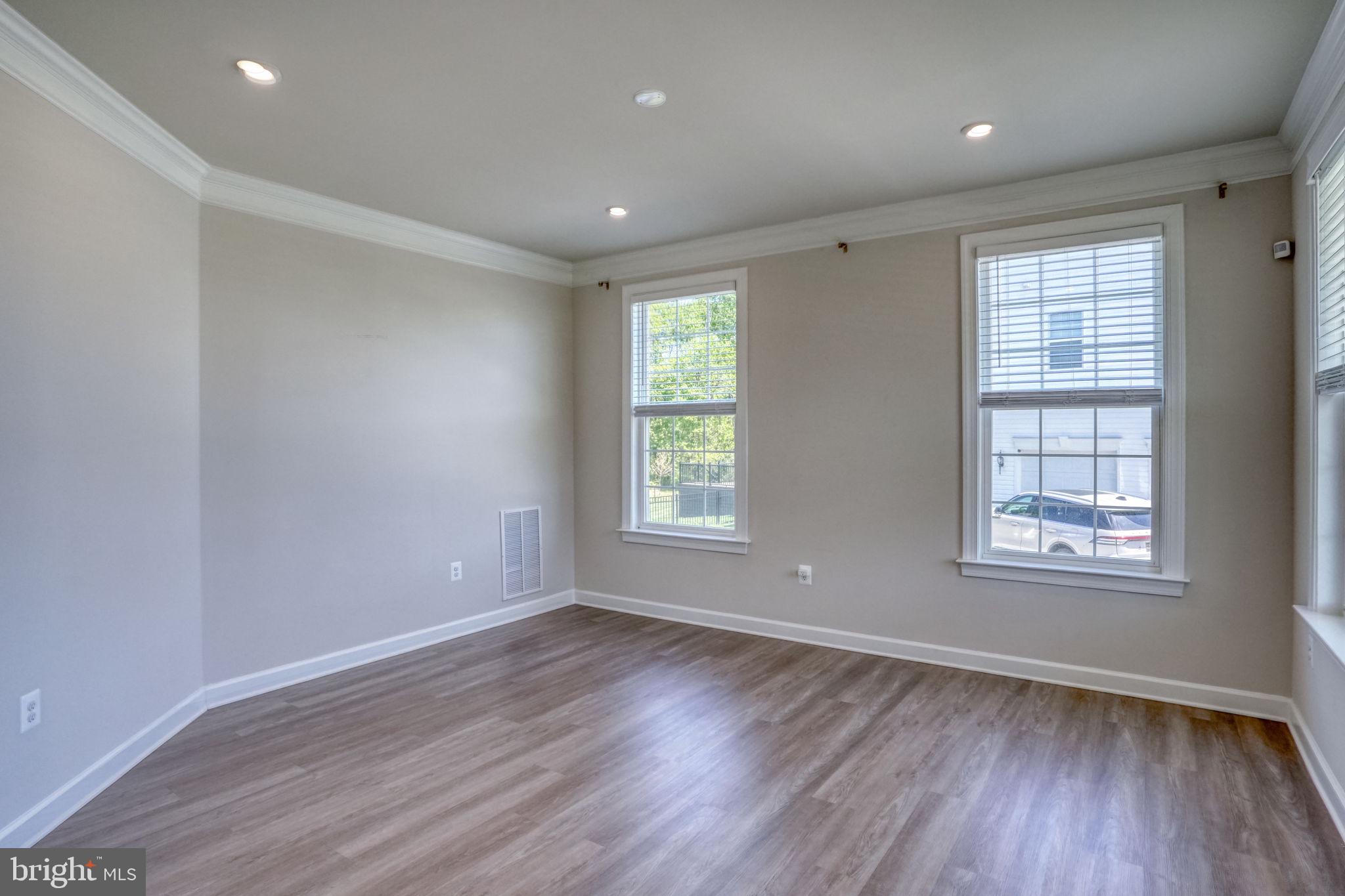 SUMMIT POINTE - Residential