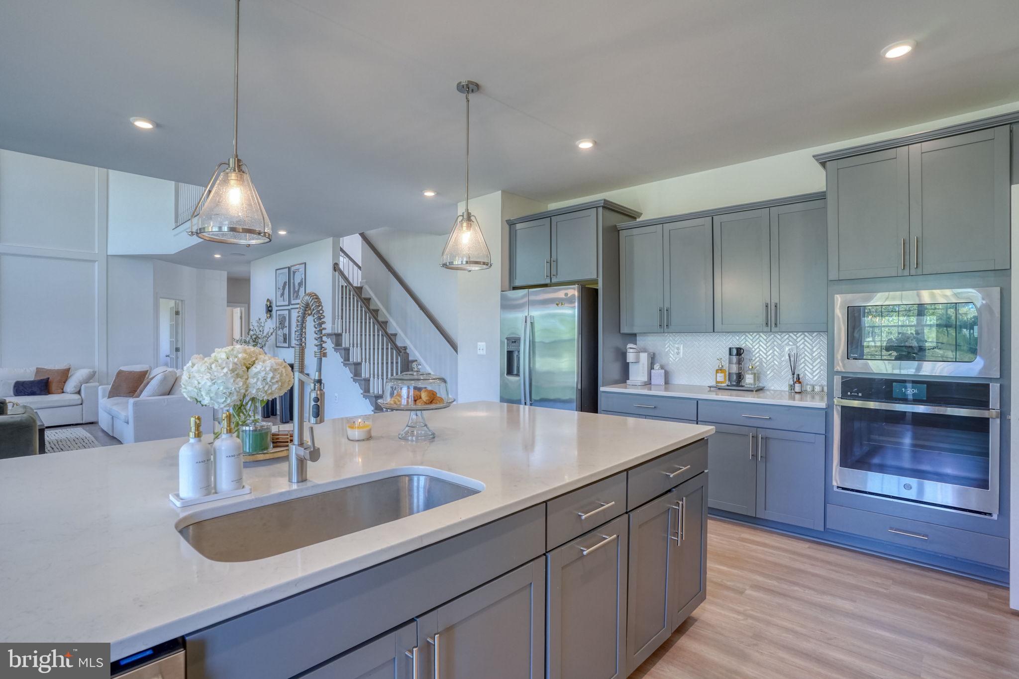 SUMMIT POINTE - Residential