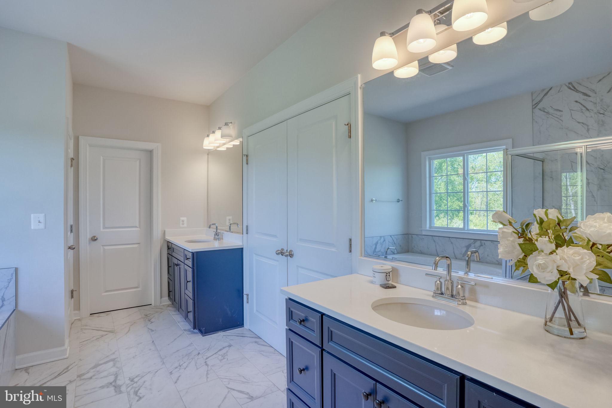 SUMMIT POINTE - Residential