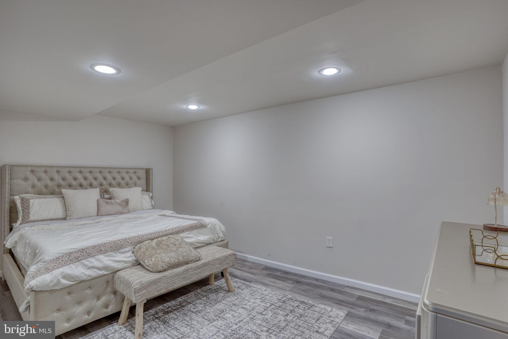 SUMMIT POINTE - Residential