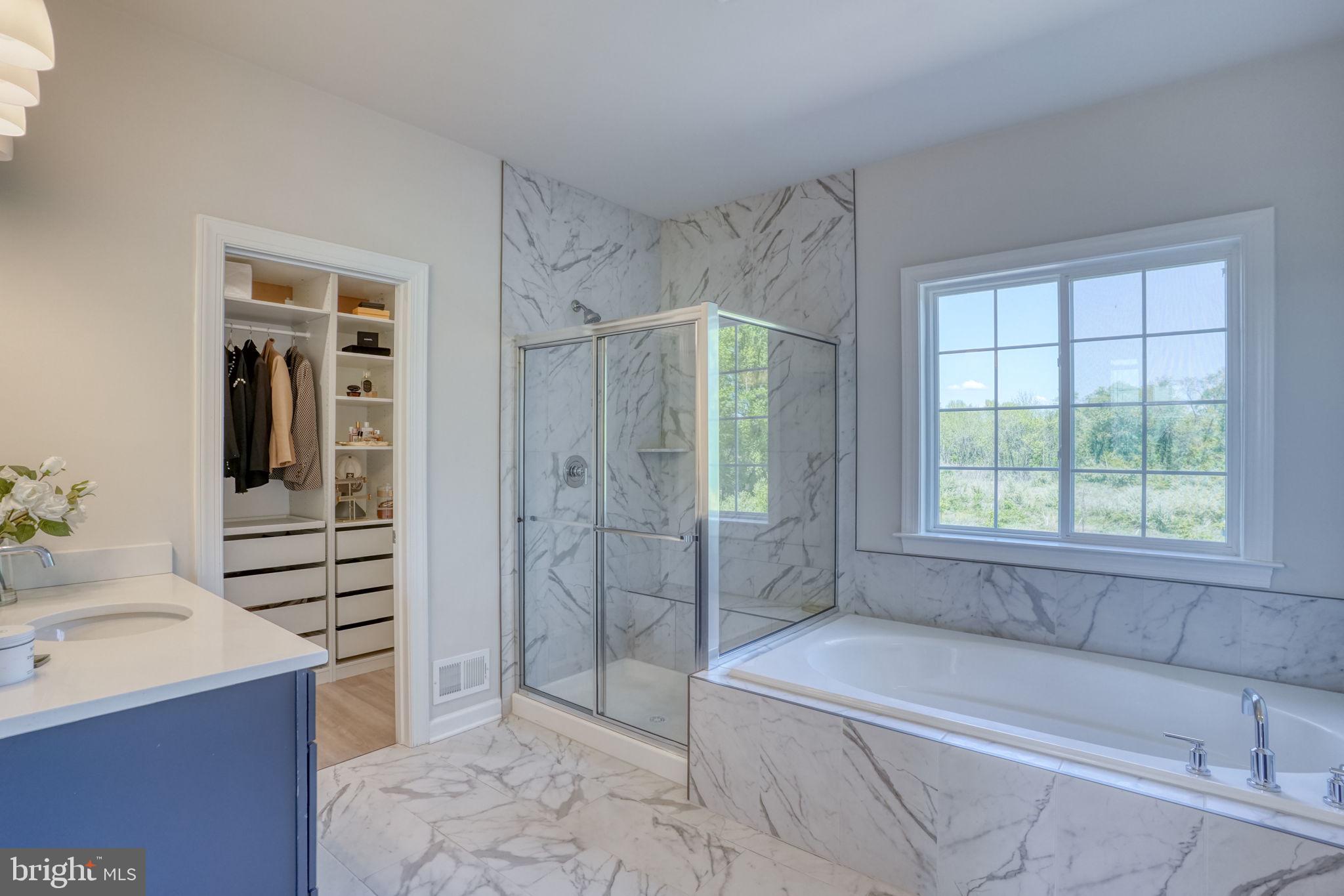 SUMMIT POINTE - Residential