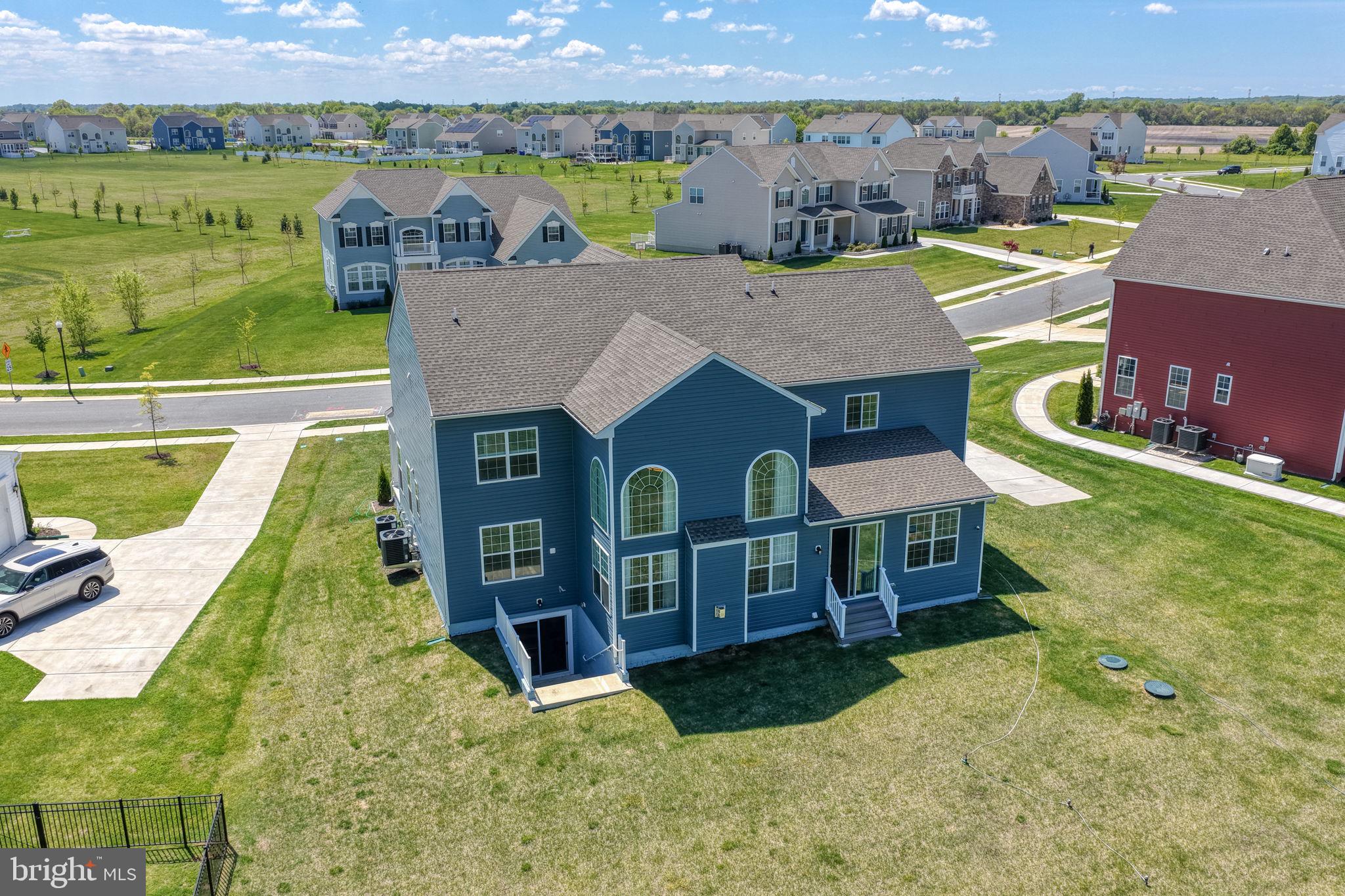 SUMMIT POINTE - Residential