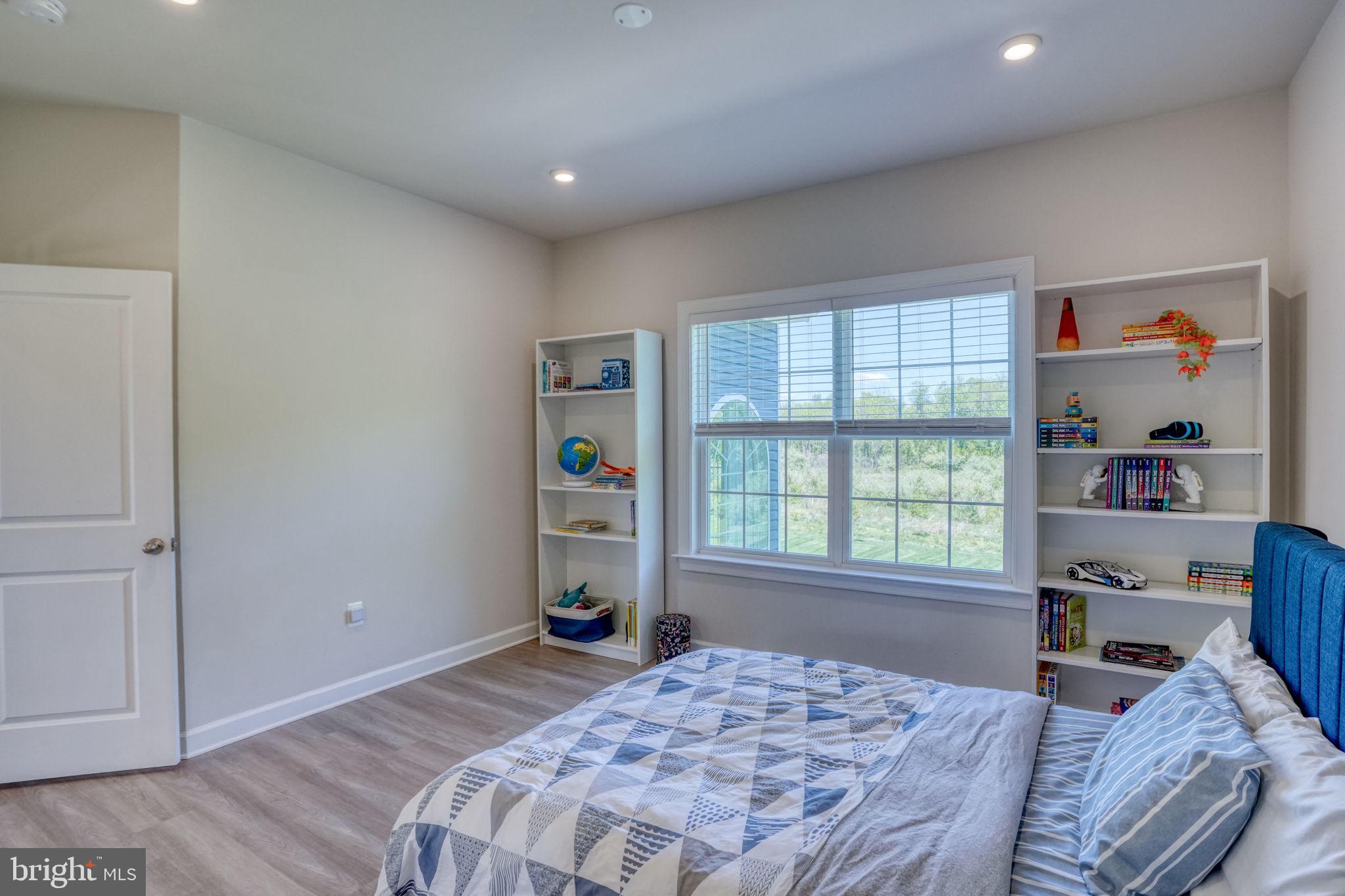 SUMMIT POINTE - Residential