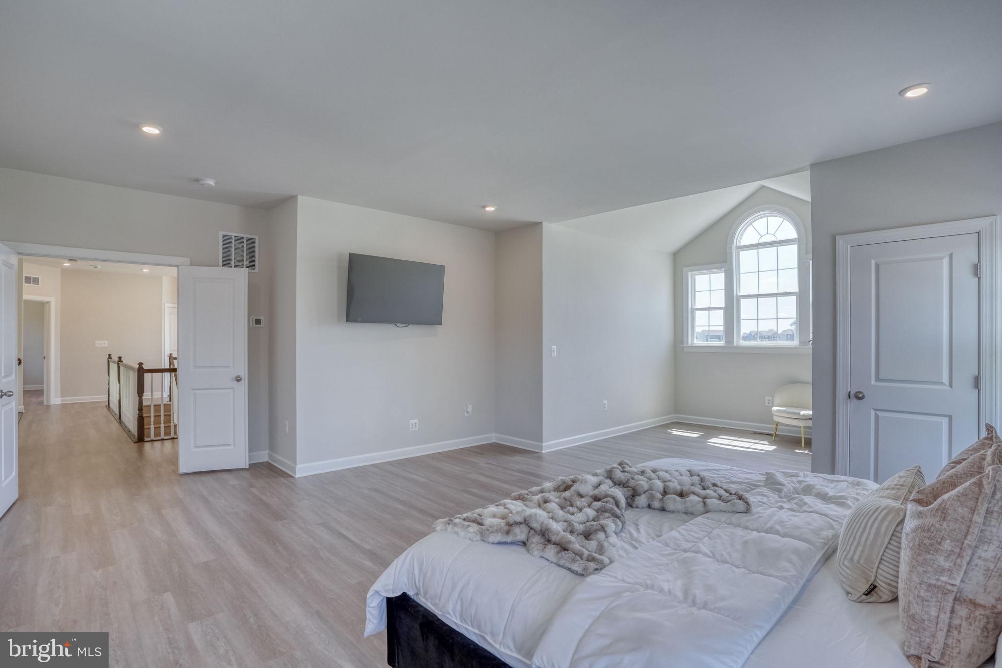 SUMMIT POINTE - Residential