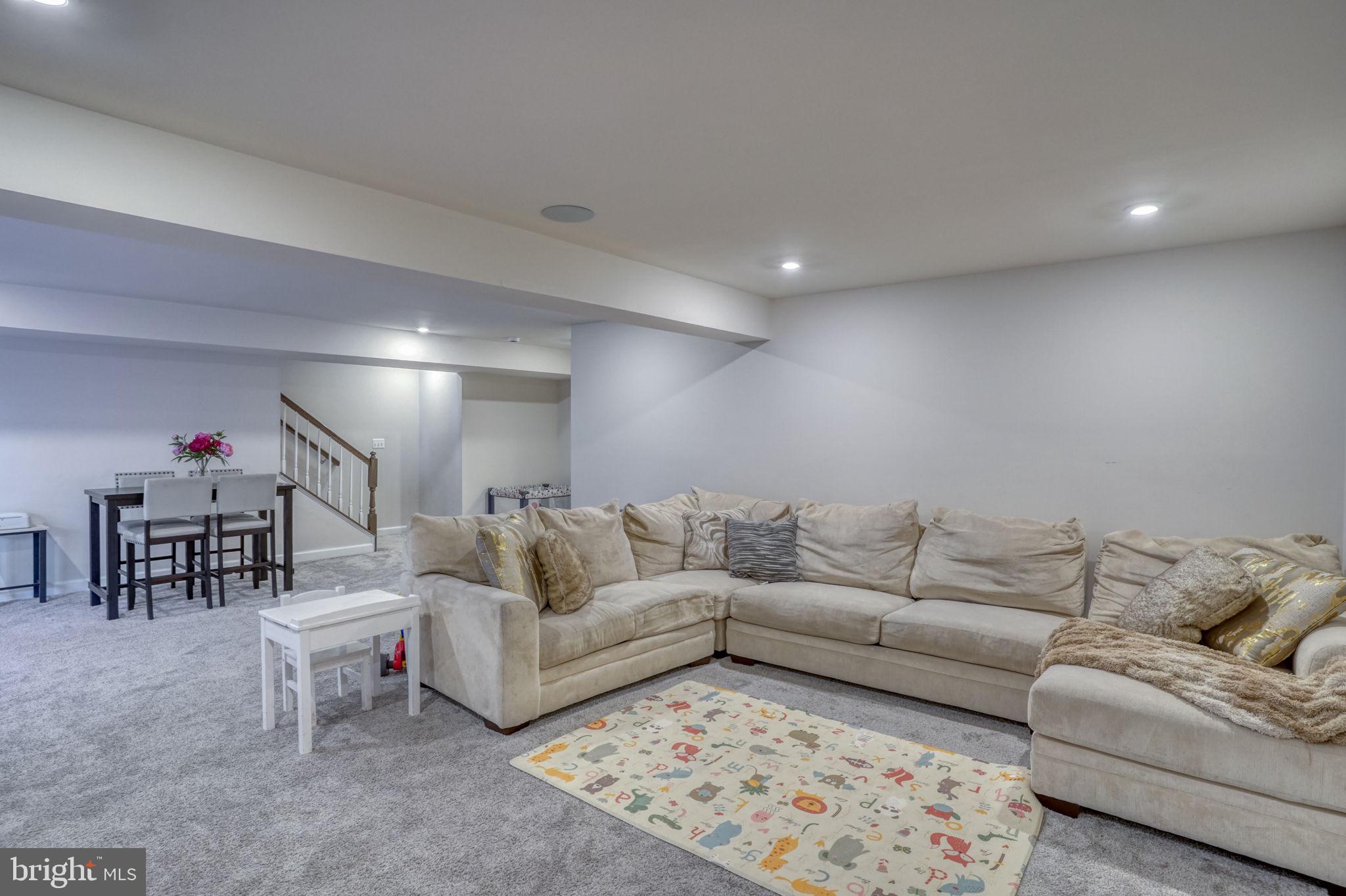 SUMMIT POINTE - Residential