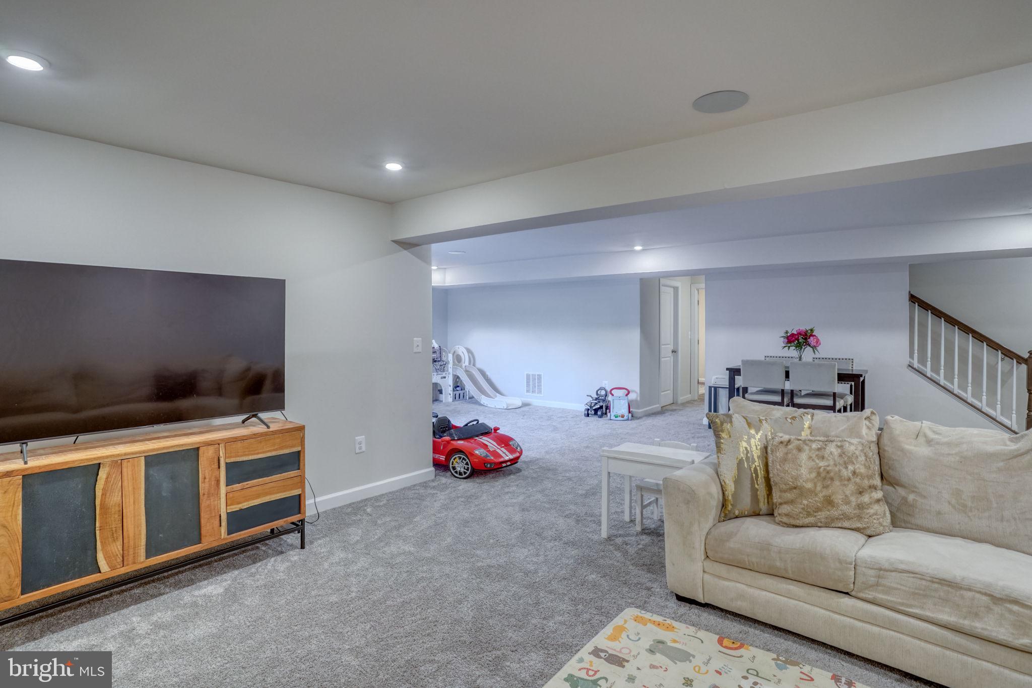 SUMMIT POINTE - Residential