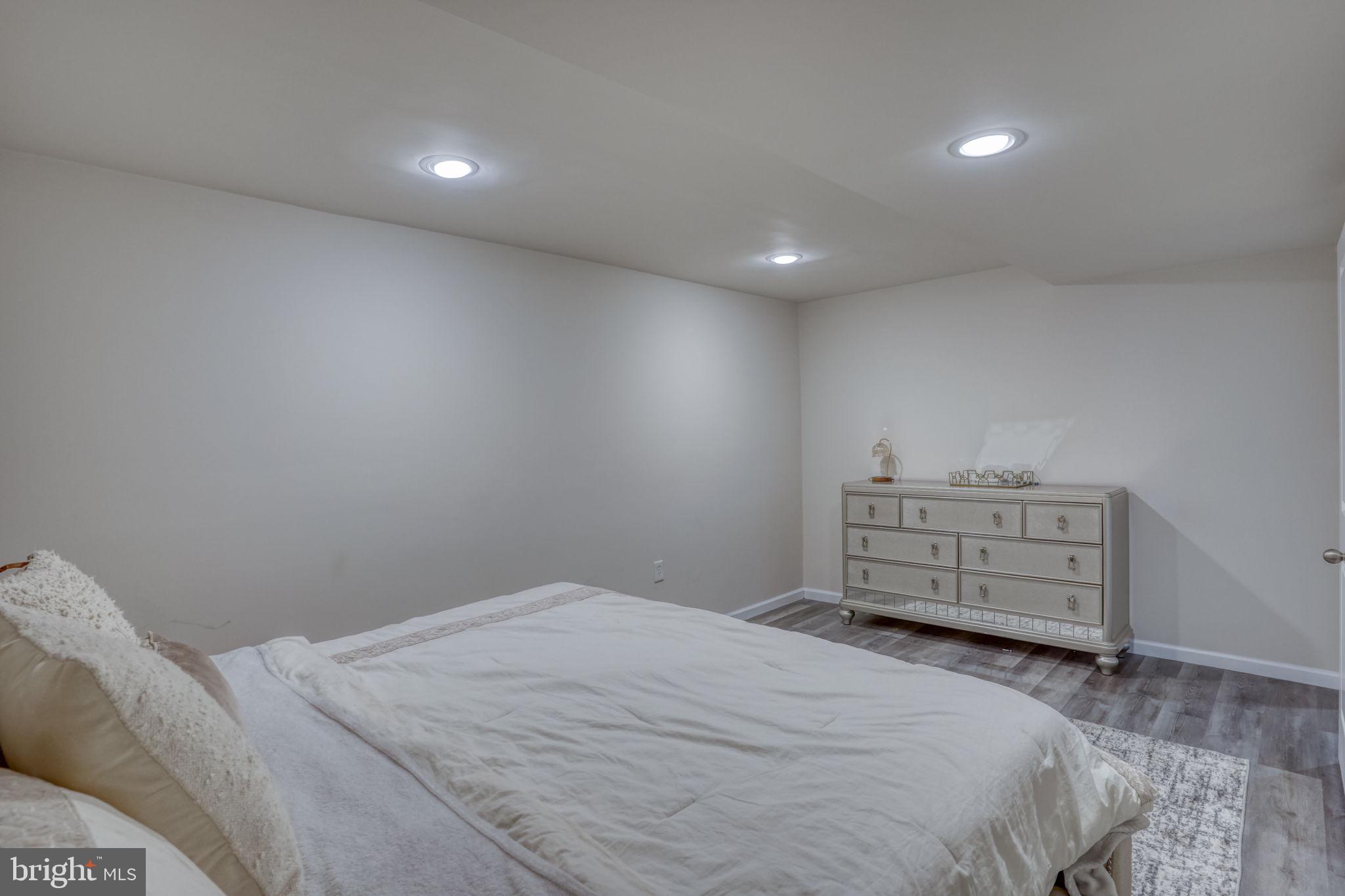 SUMMIT POINTE - Residential