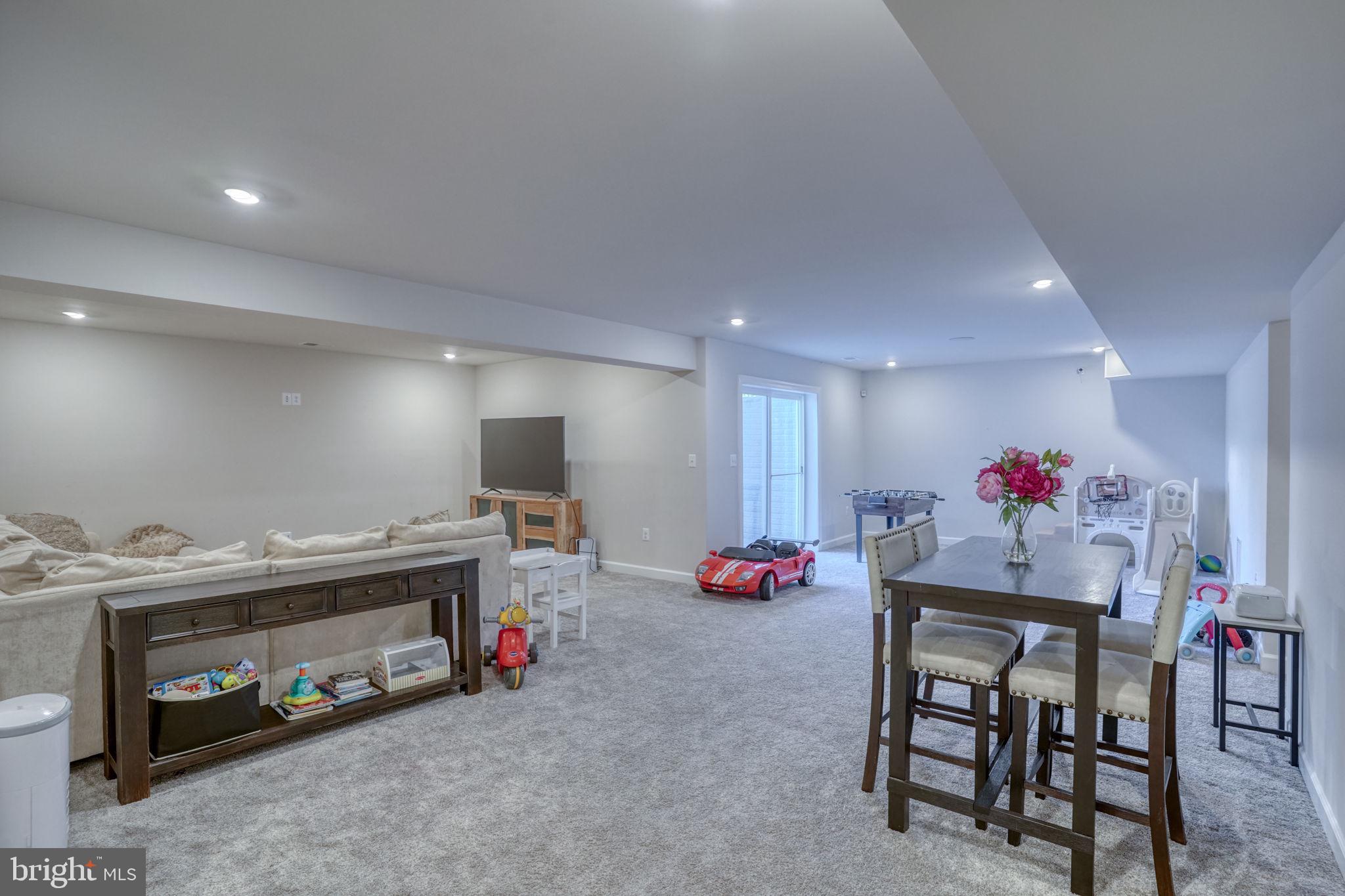 SUMMIT POINTE - Residential