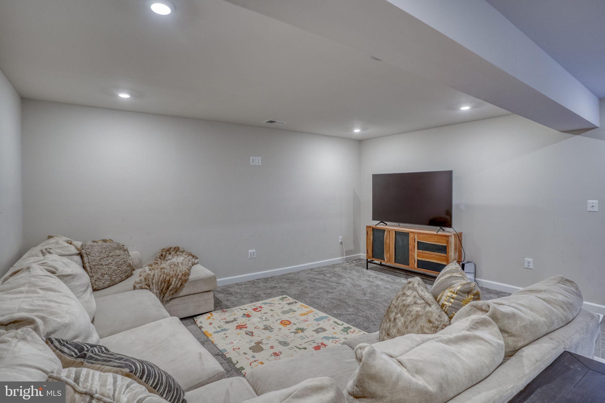 SUMMIT POINTE - Residential