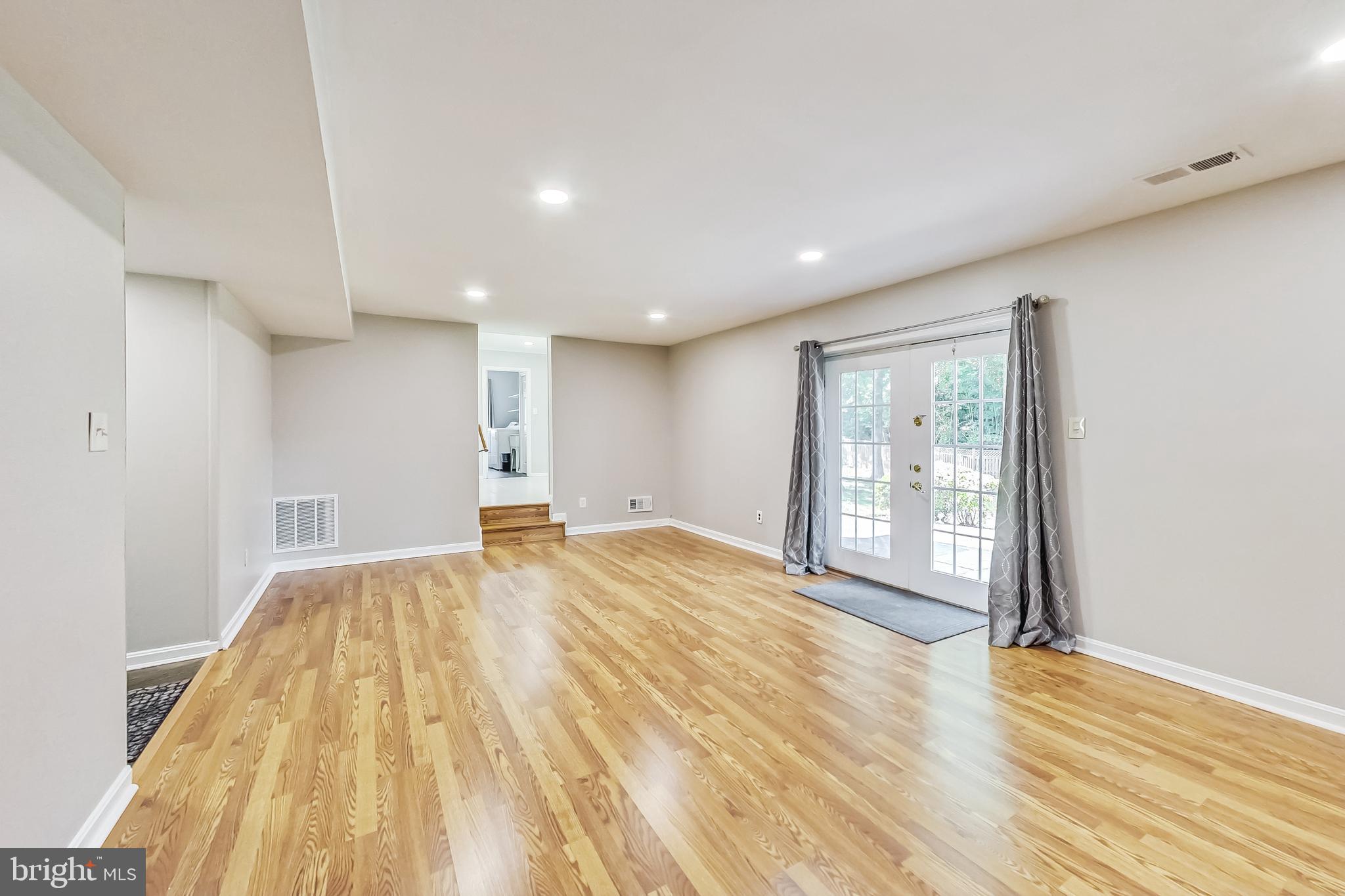 BEVERLY FARMS - Residential Lease