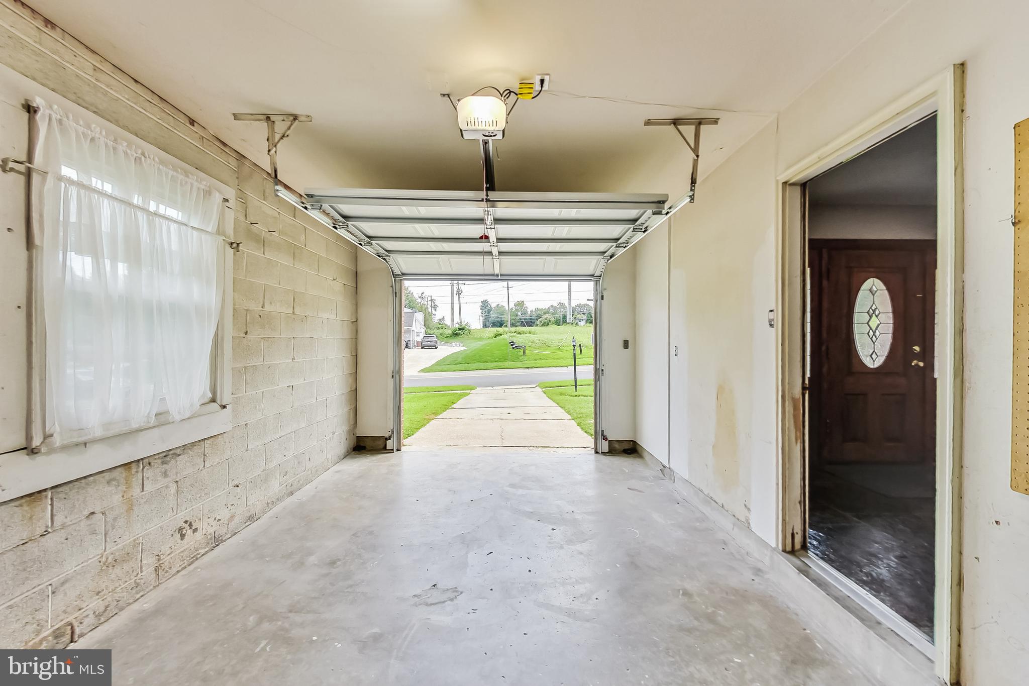 BEVERLY FARMS - Residential Lease