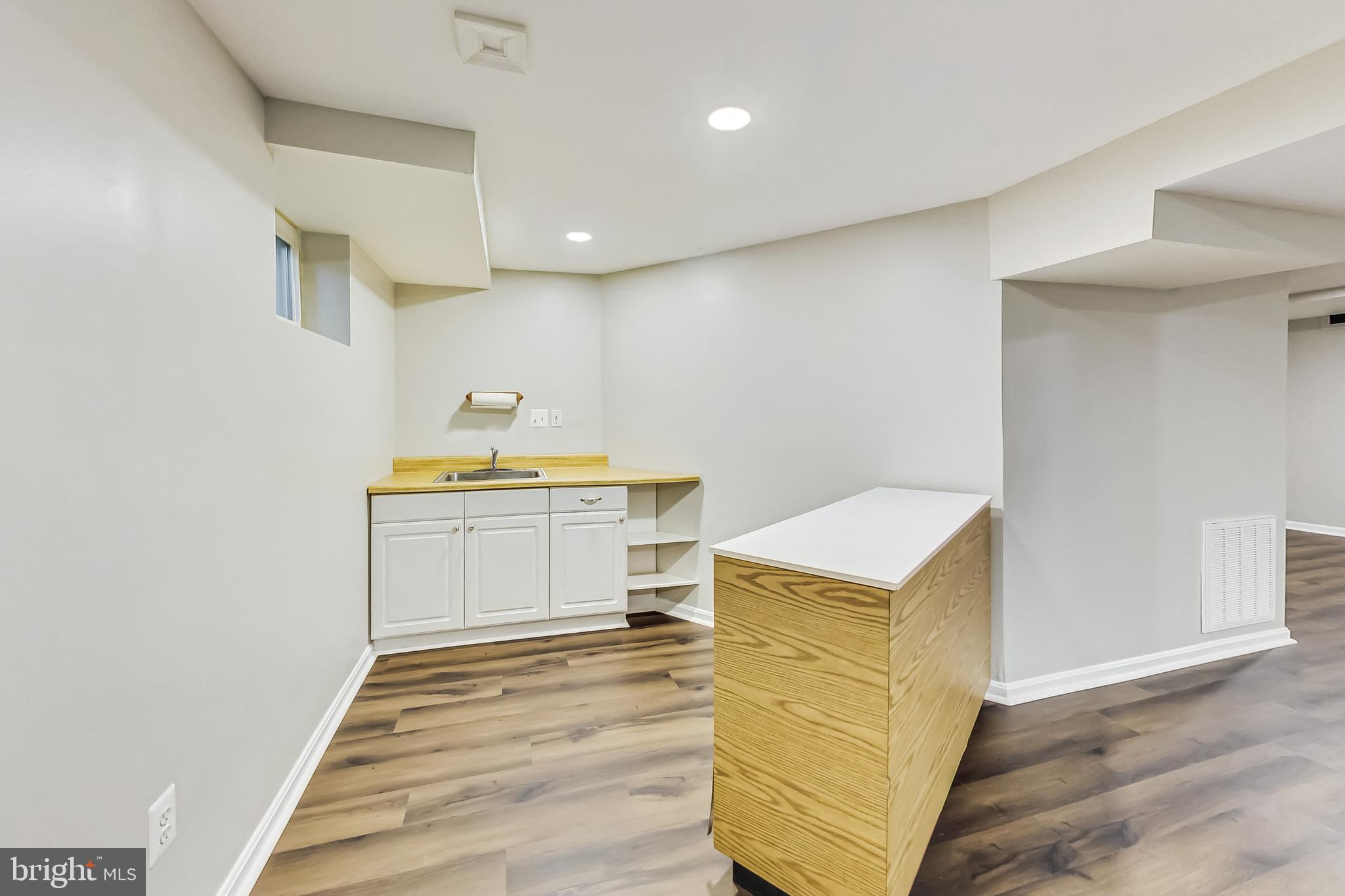 BEVERLY FARMS - Residential Lease