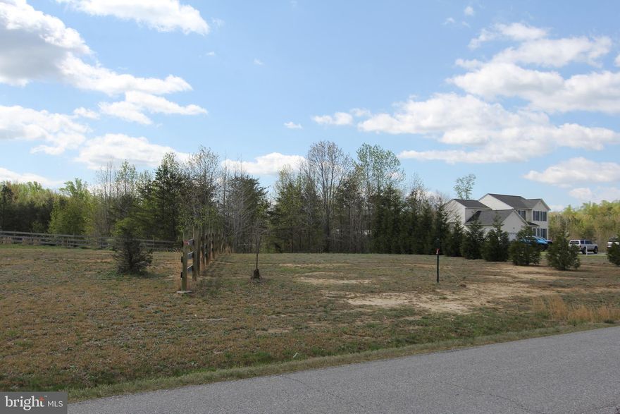 Over 7 acre wooded parcel perfect for building a home with great privacy with entrance easement from Tanglewood Road.