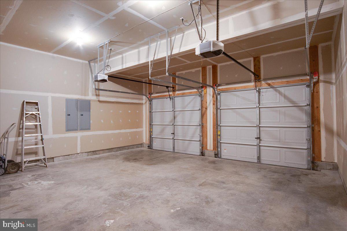 BROOKFIELD ON THE POTOMAC - Residential