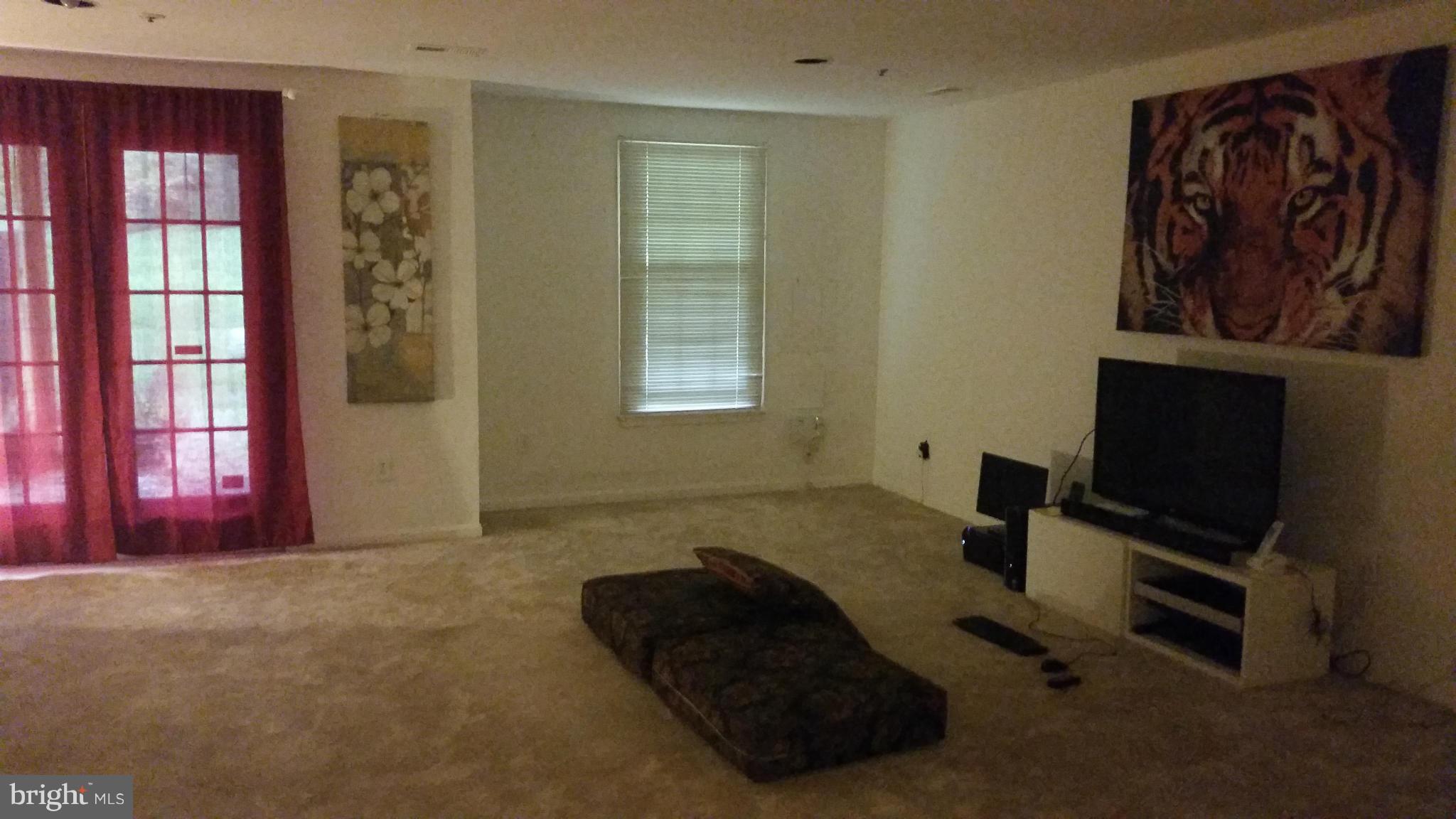 HOLLY POINTE - Residential