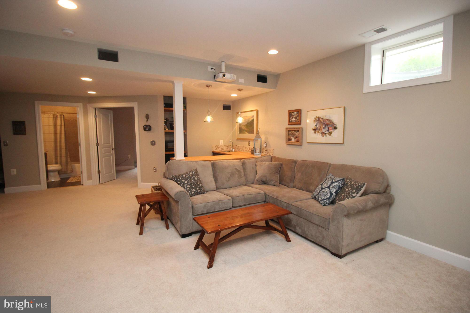 BRAMBLETON LANDBAY 2 - Residential Lease