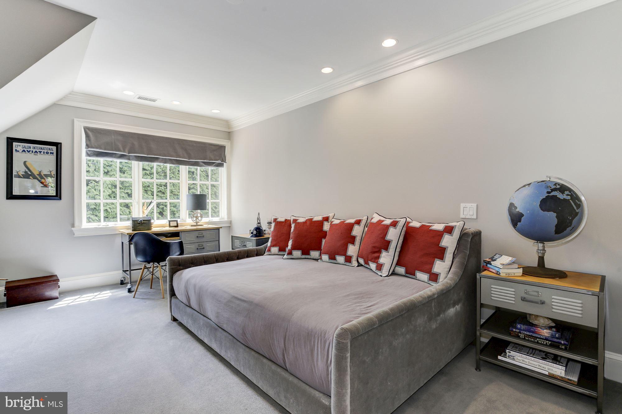 PHILLIPS PARK - Residential