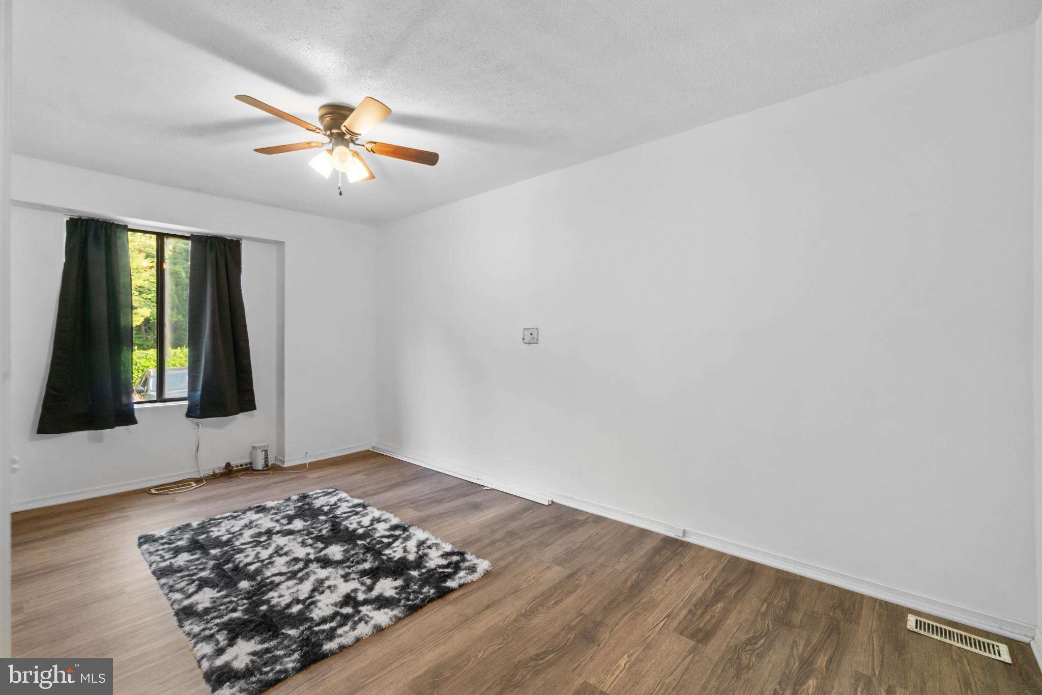 550 GREENHILL COURT