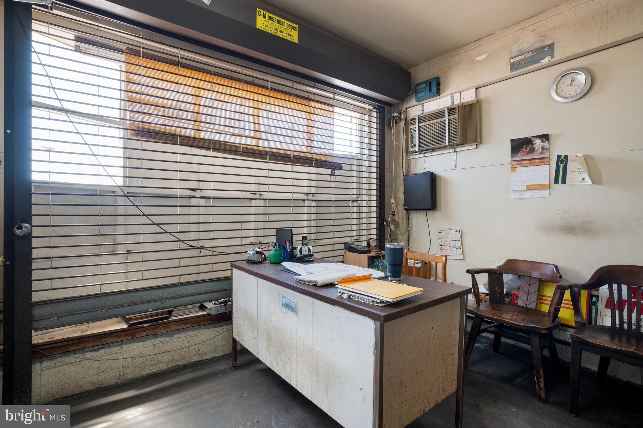 OLNEY - Commercial Sale