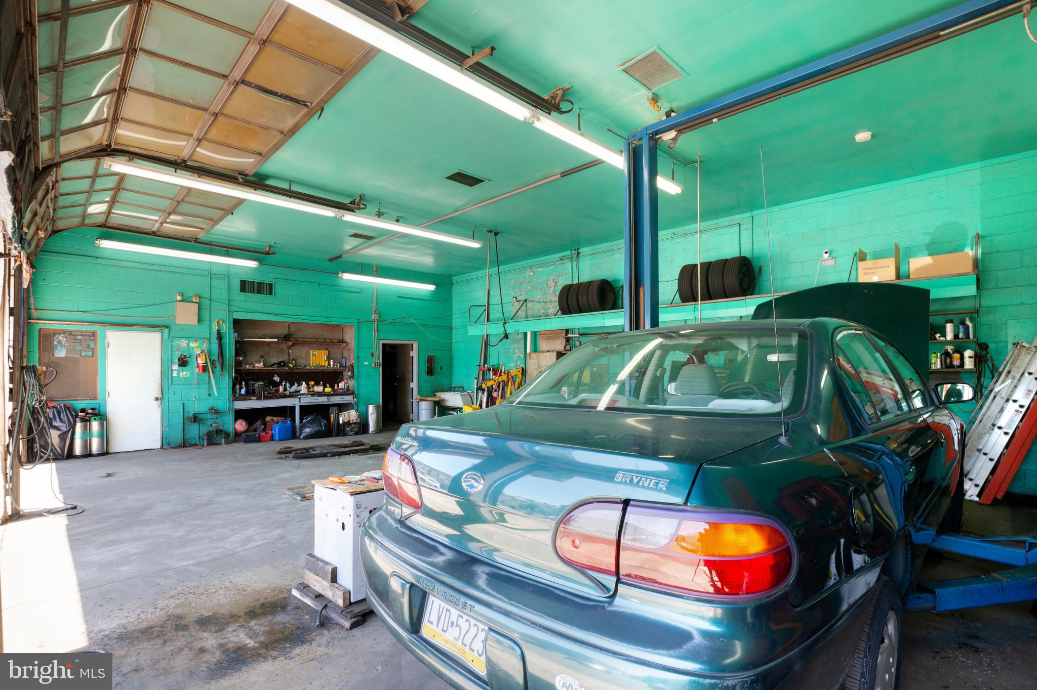 OLNEY - Commercial Sale