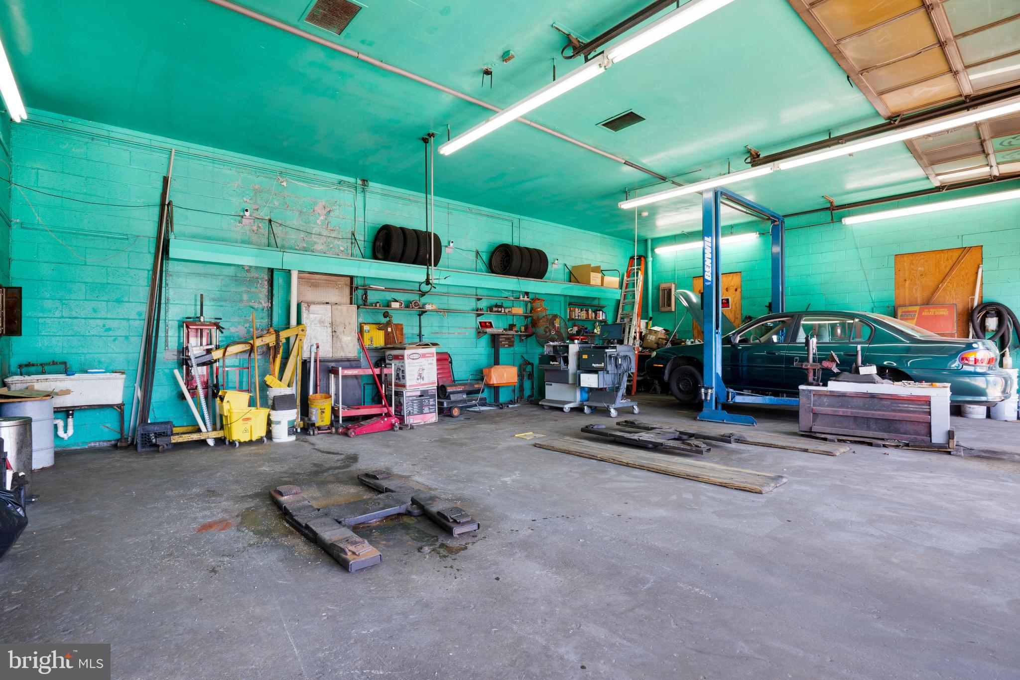 OLNEY - Commercial Sale