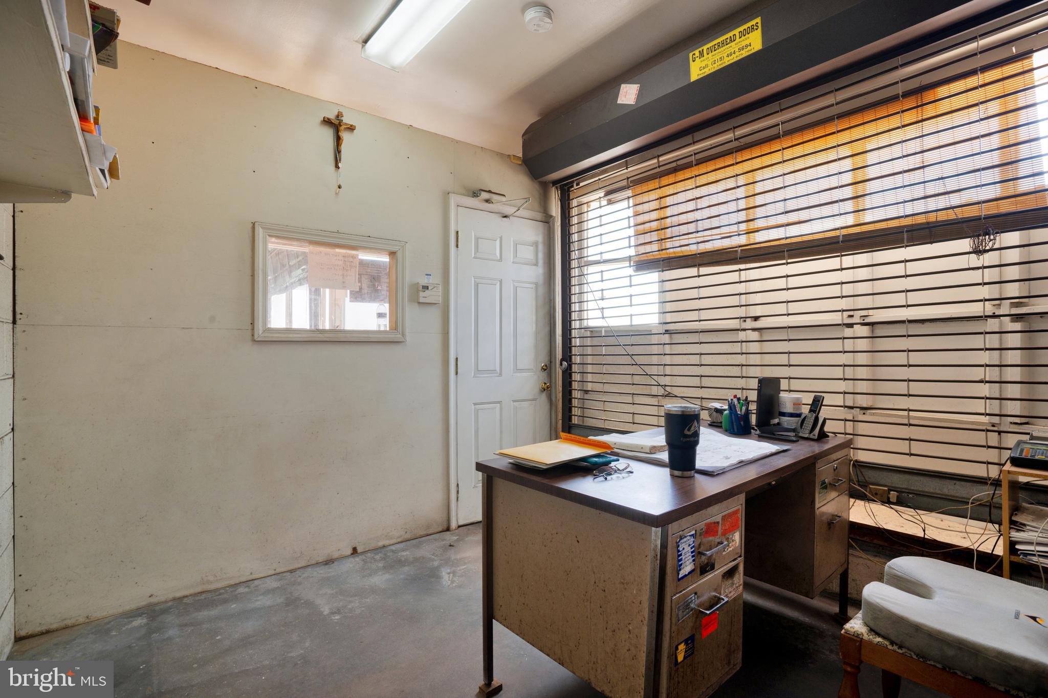 OLNEY - Commercial Sale