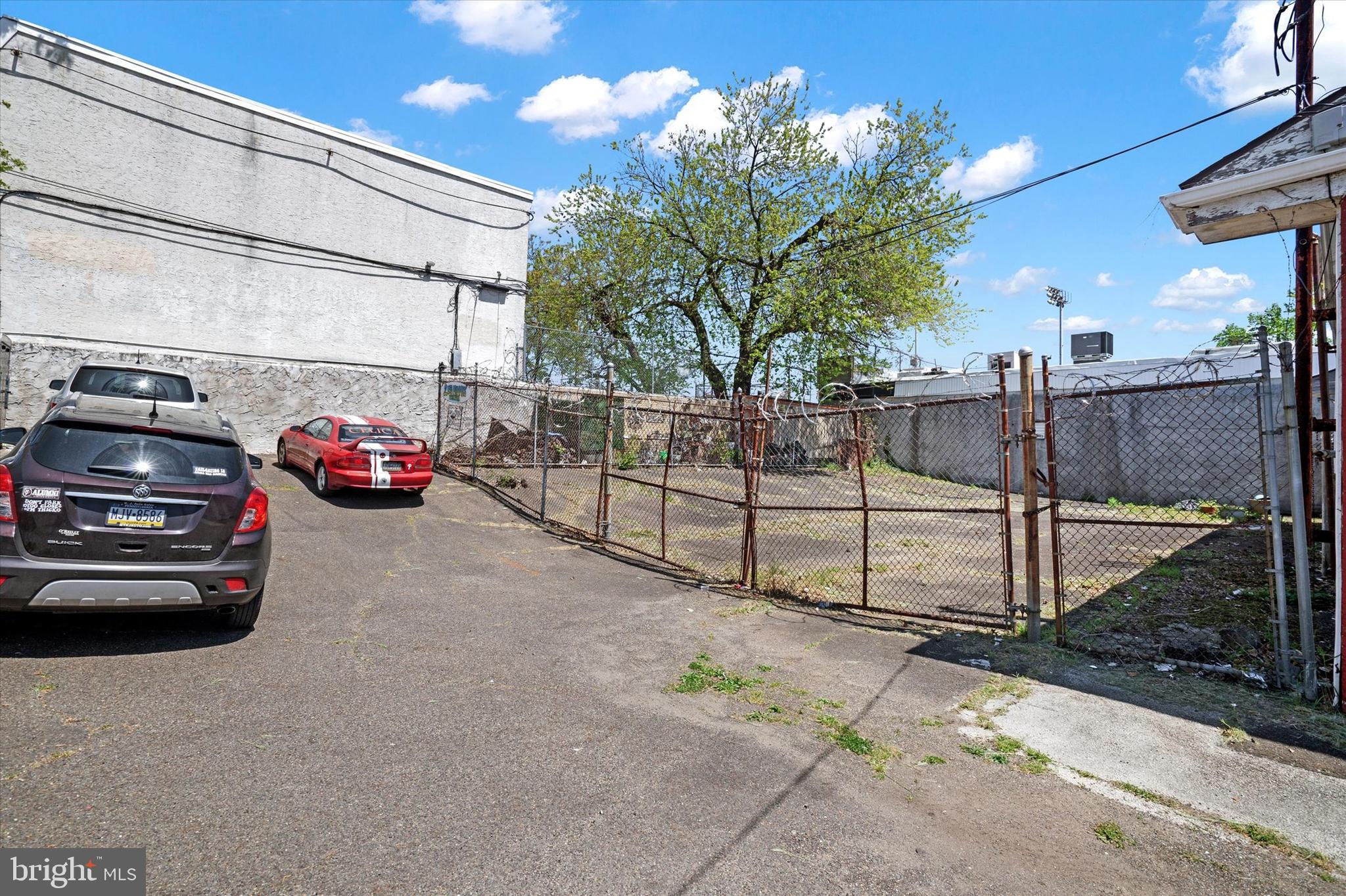 OLNEY - Commercial Sale