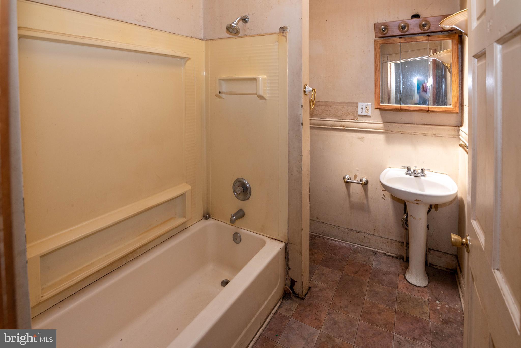 MIDTOWN EDMONDSON - Residential