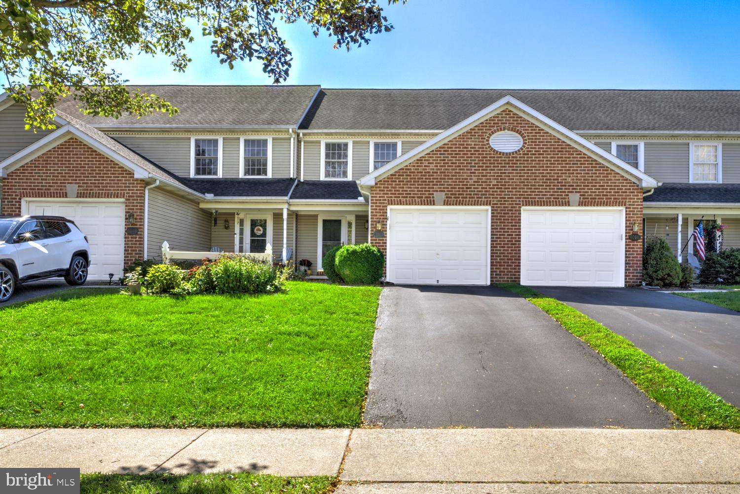 4016 PARKSIDE COURT