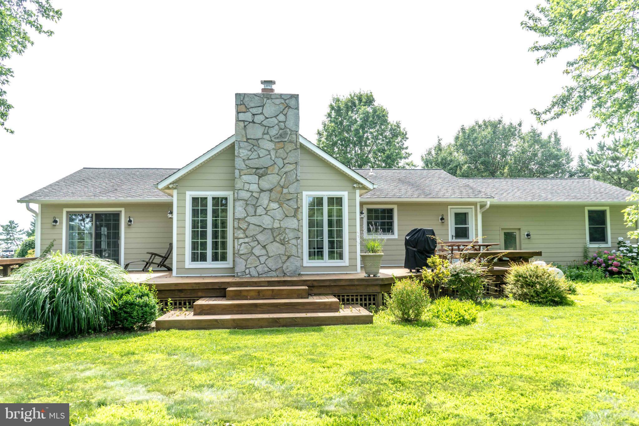 206 PROSPECT BAY DRIVE W