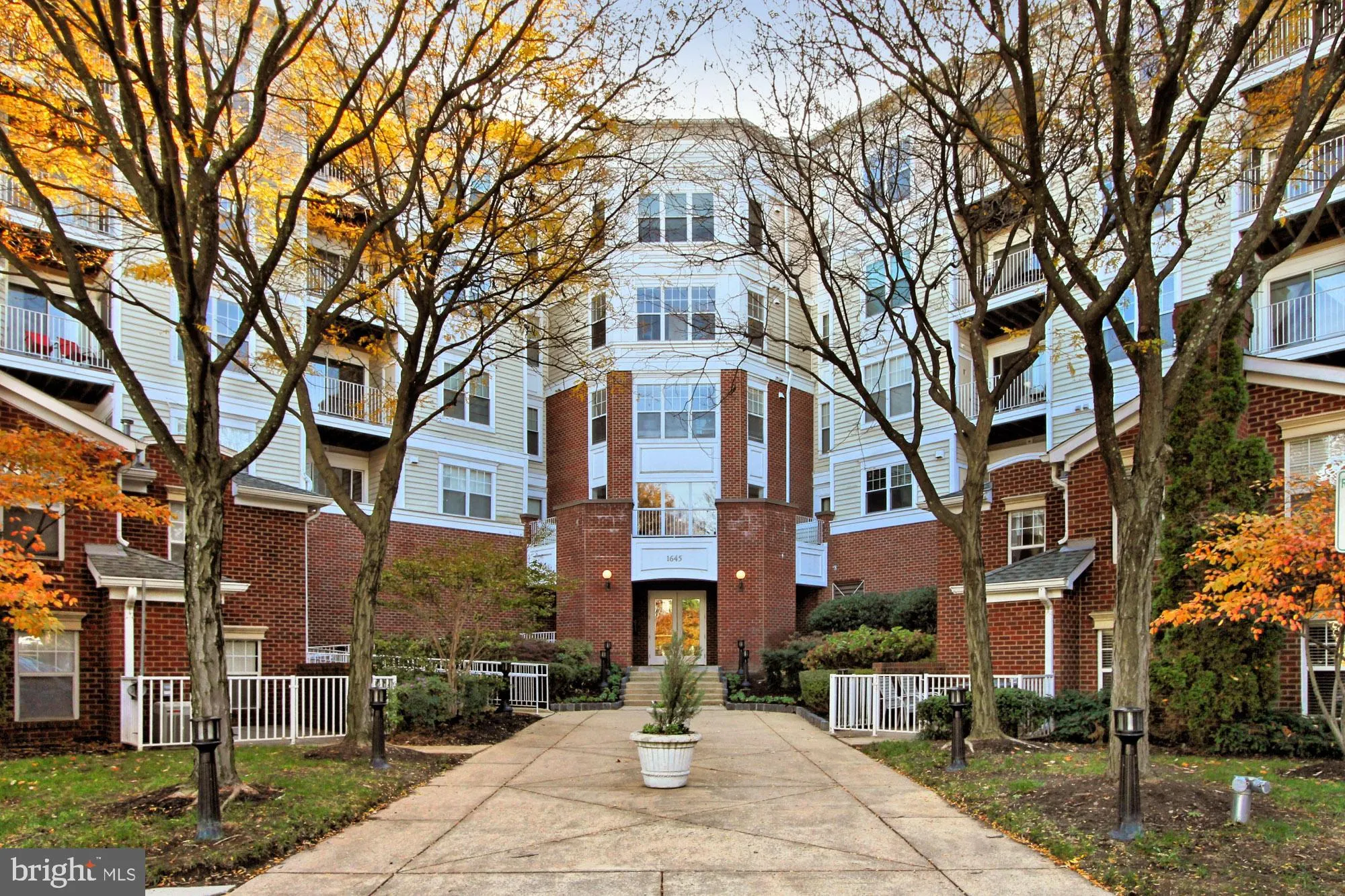 1645 International Drive Unit 119, McLean, VA 22102