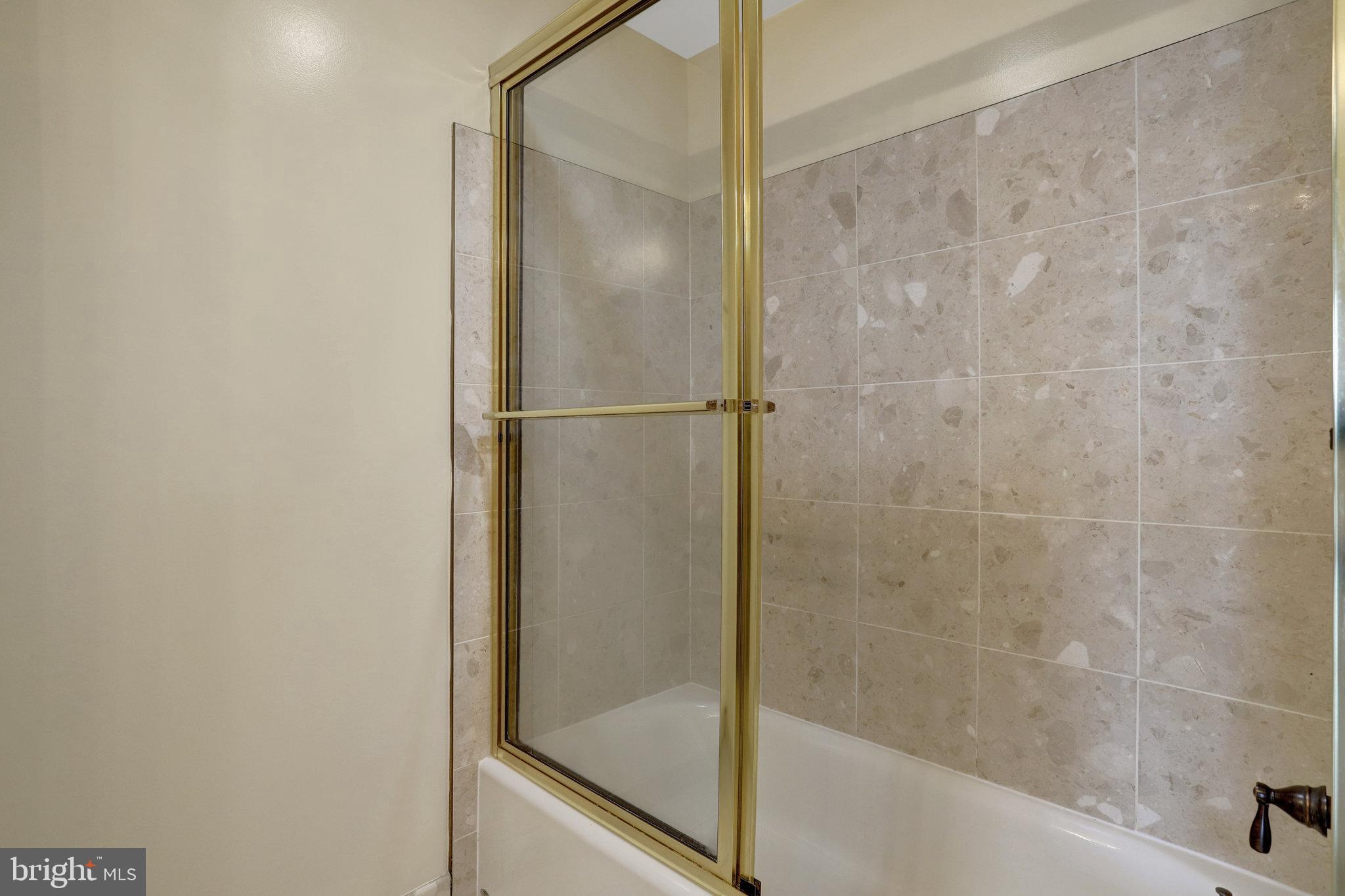 VIRGINIA SQUARE - Residential