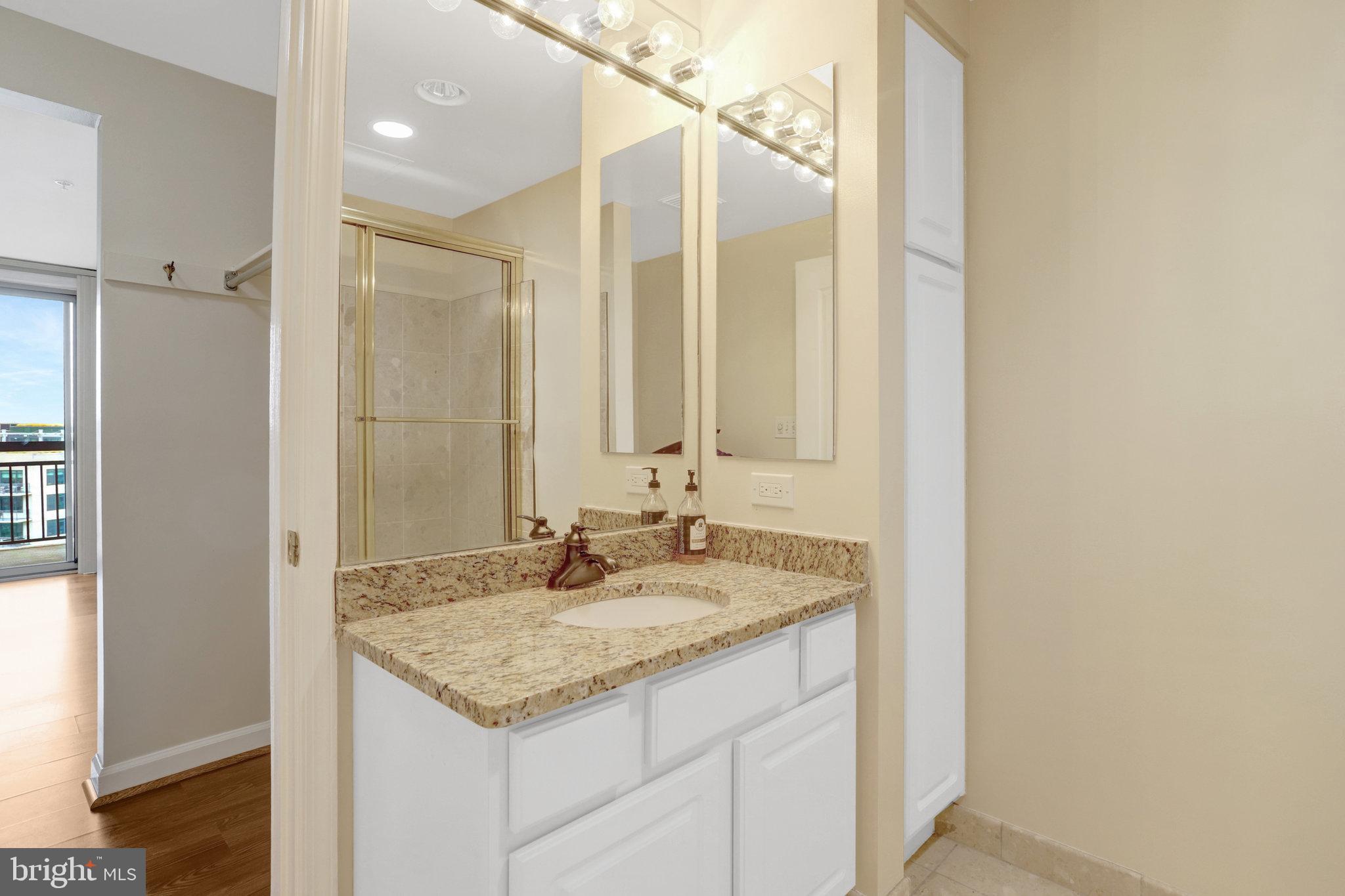 VIRGINIA SQUARE - Residential