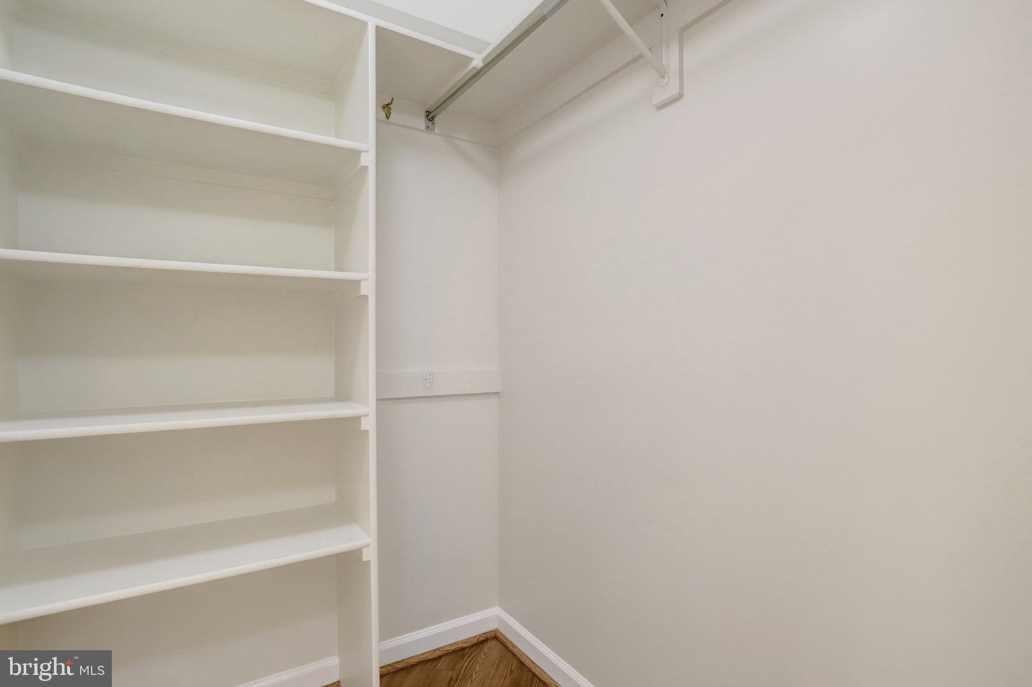 VIRGINIA SQUARE - Residential