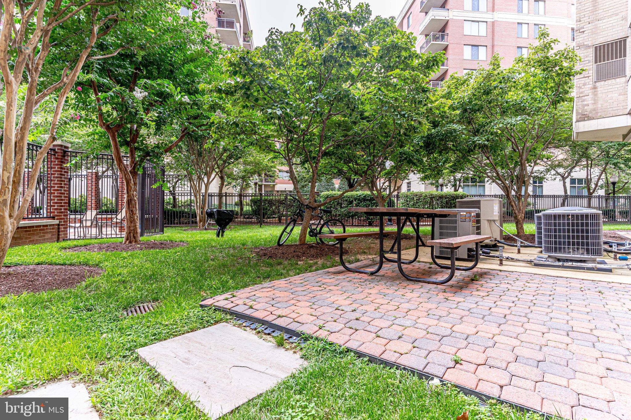 VIRGINIA SQUARE - Residential