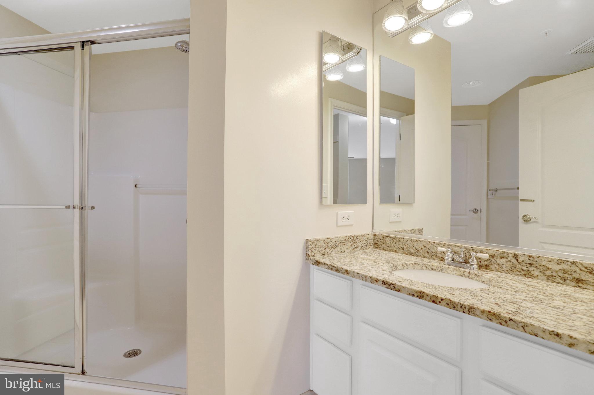 VIRGINIA SQUARE - Residential