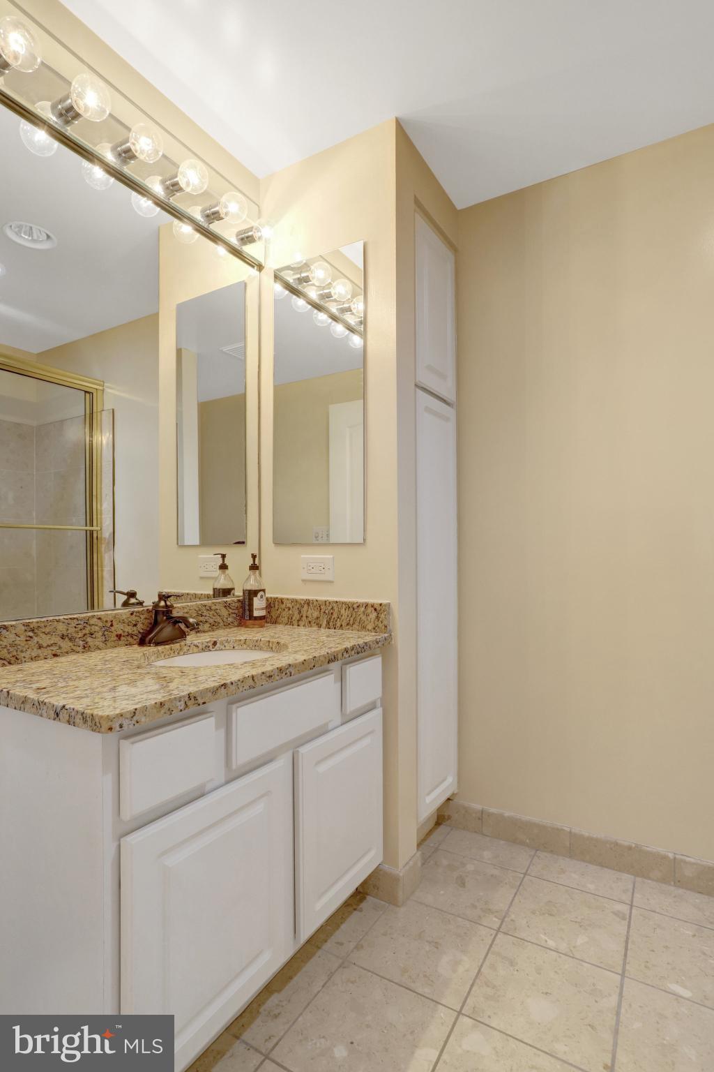 VIRGINIA SQUARE - Residential