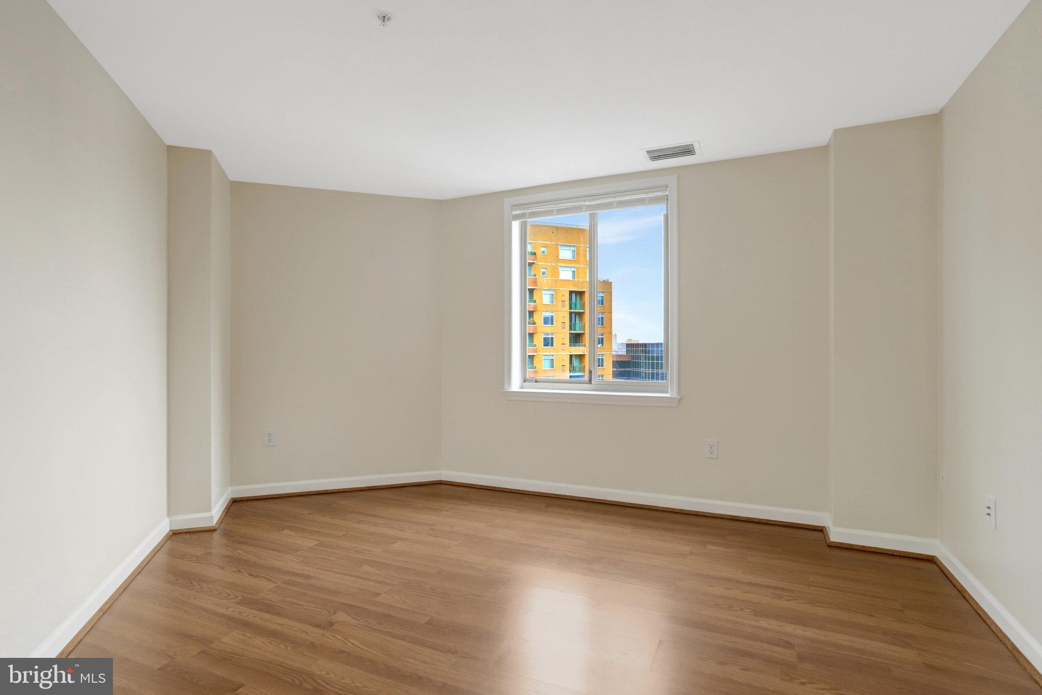 VIRGINIA SQUARE - Residential