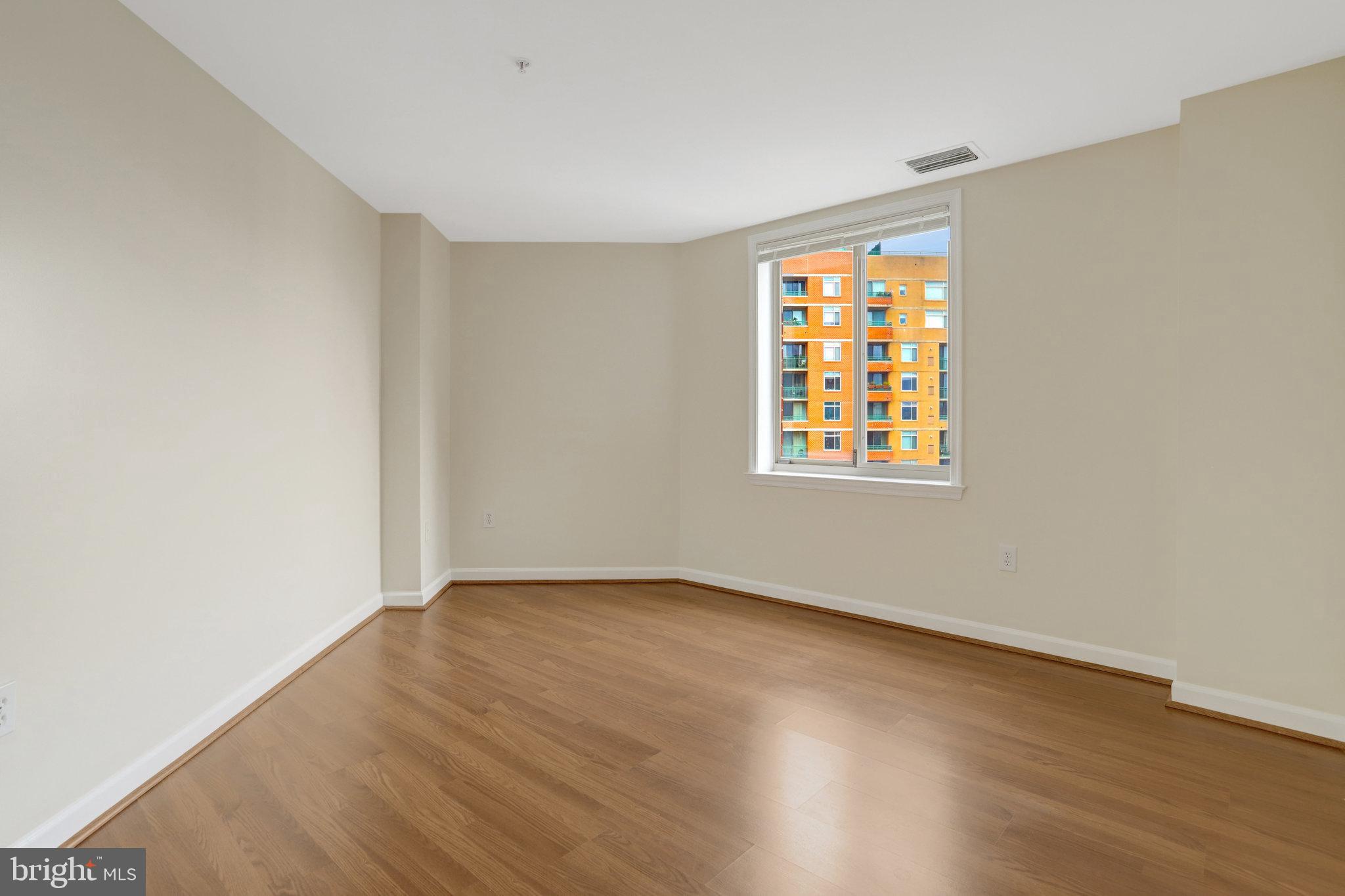 VIRGINIA SQUARE - Residential