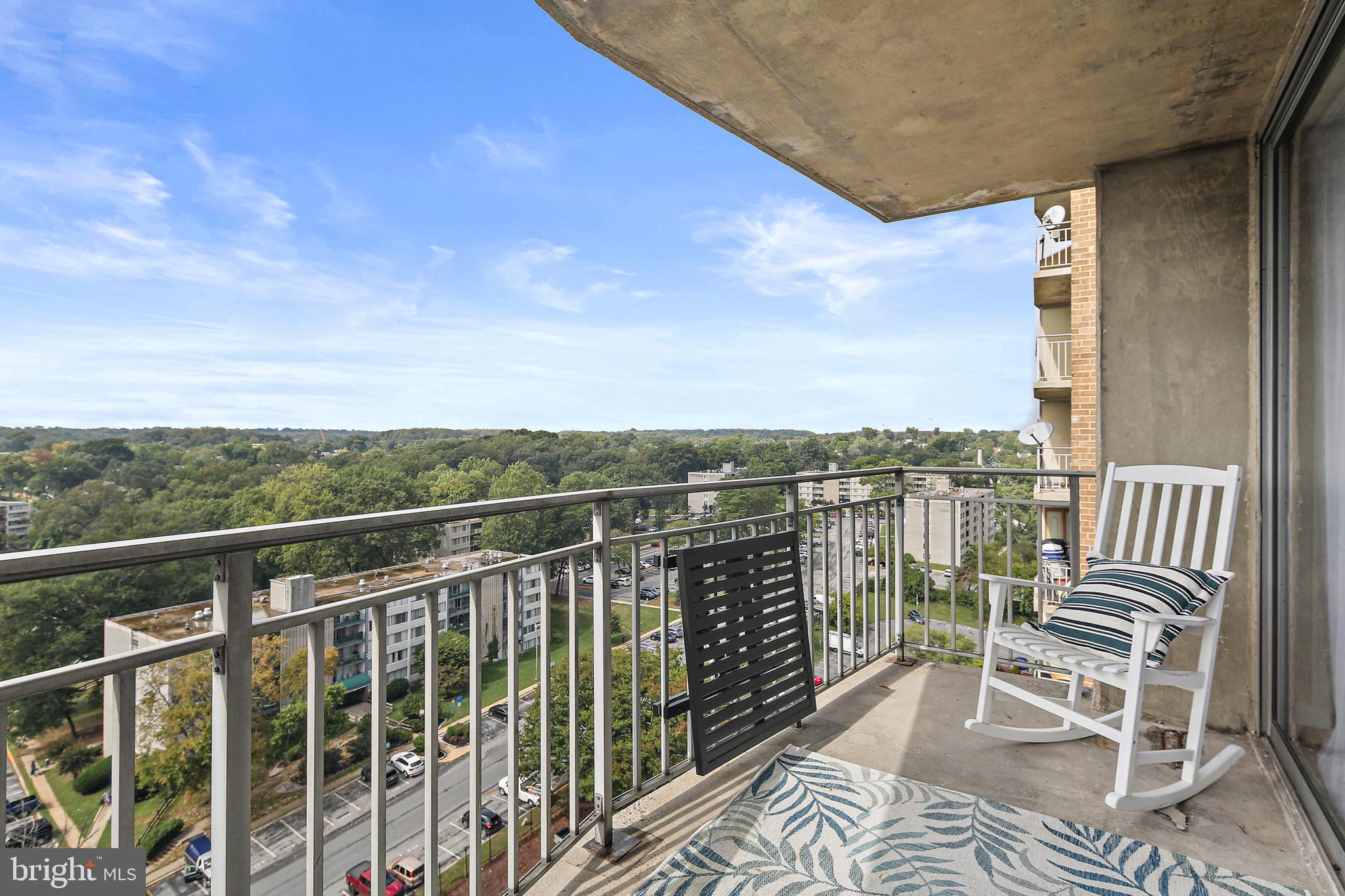 PRESIDENTIAL TOWERS - Residential