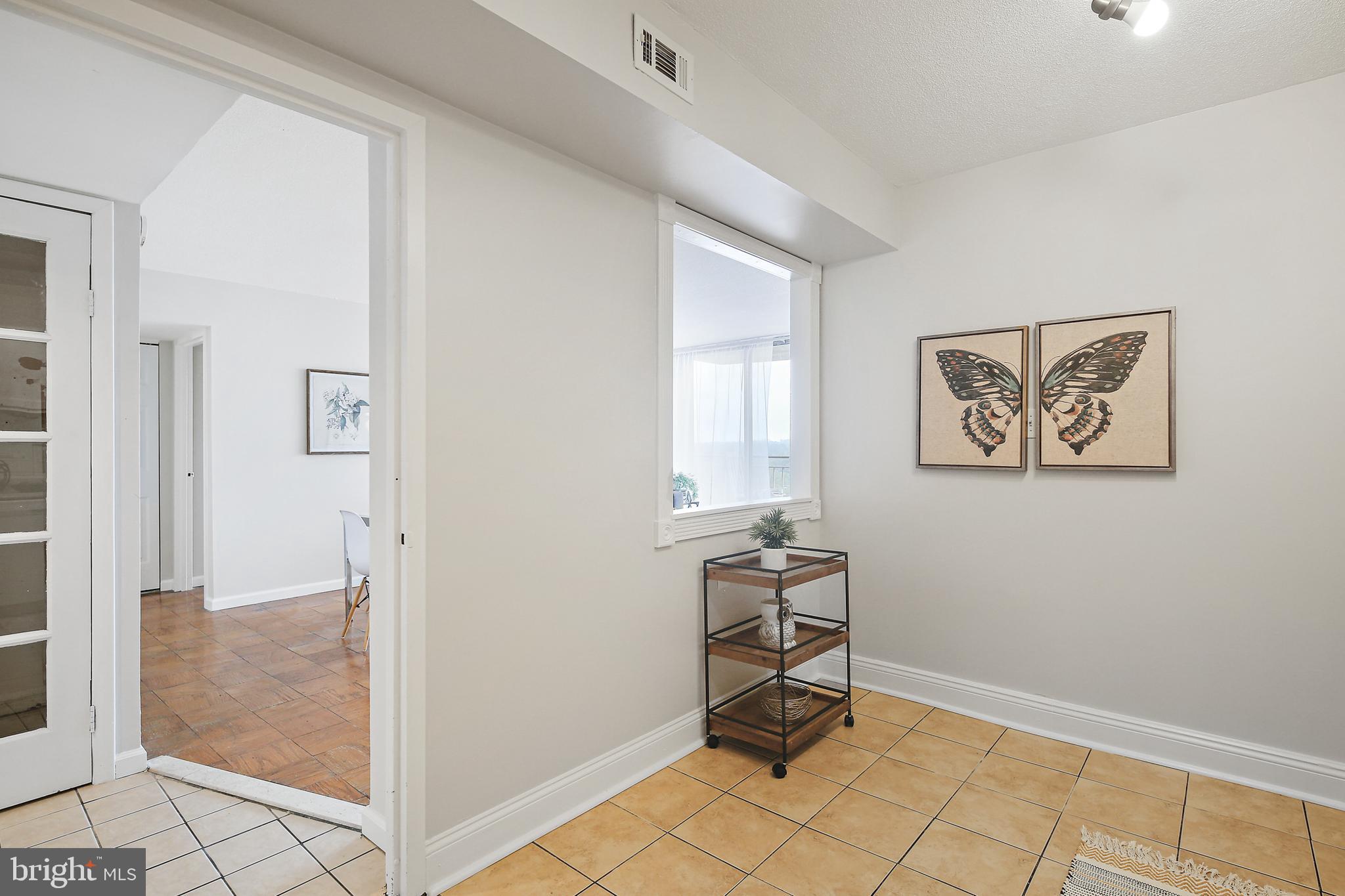 PRESIDENTIAL TOWERS - Residential