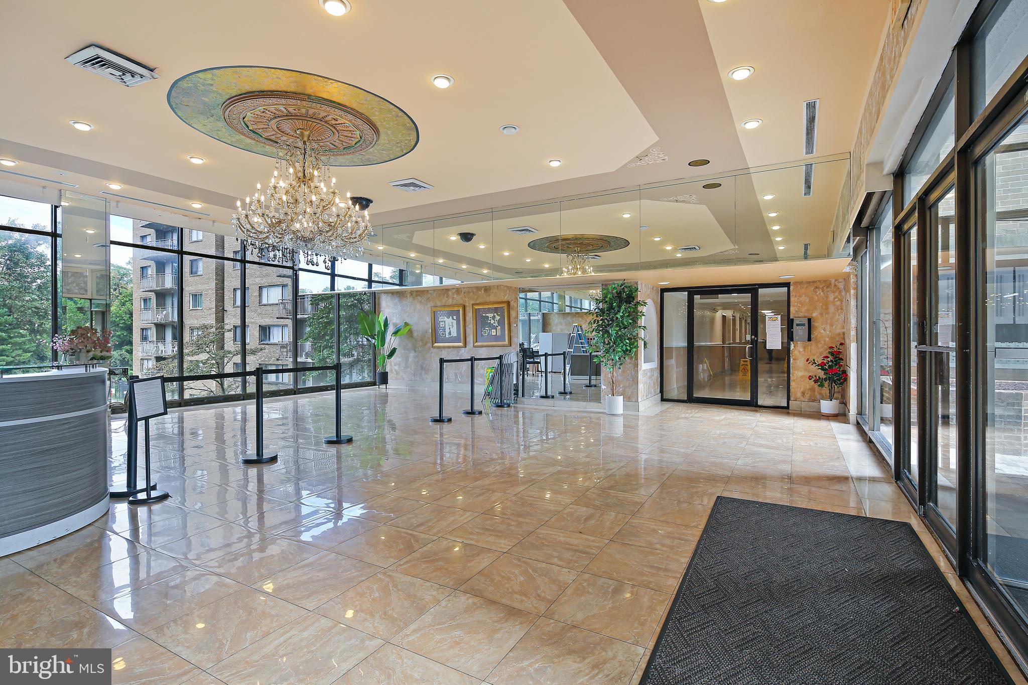 PRESIDENTIAL TOWERS - Residential