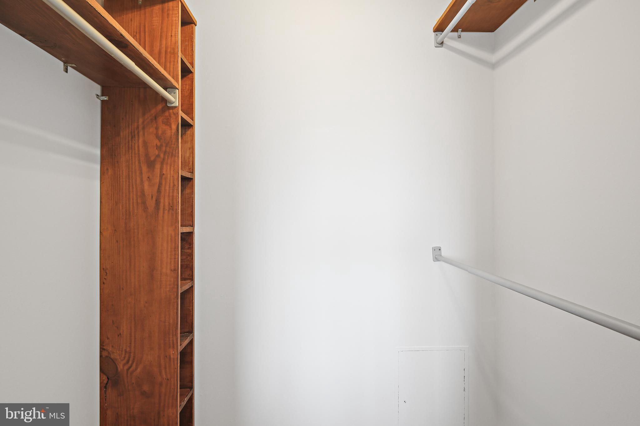 PRESIDENTIAL TOWERS - Residential