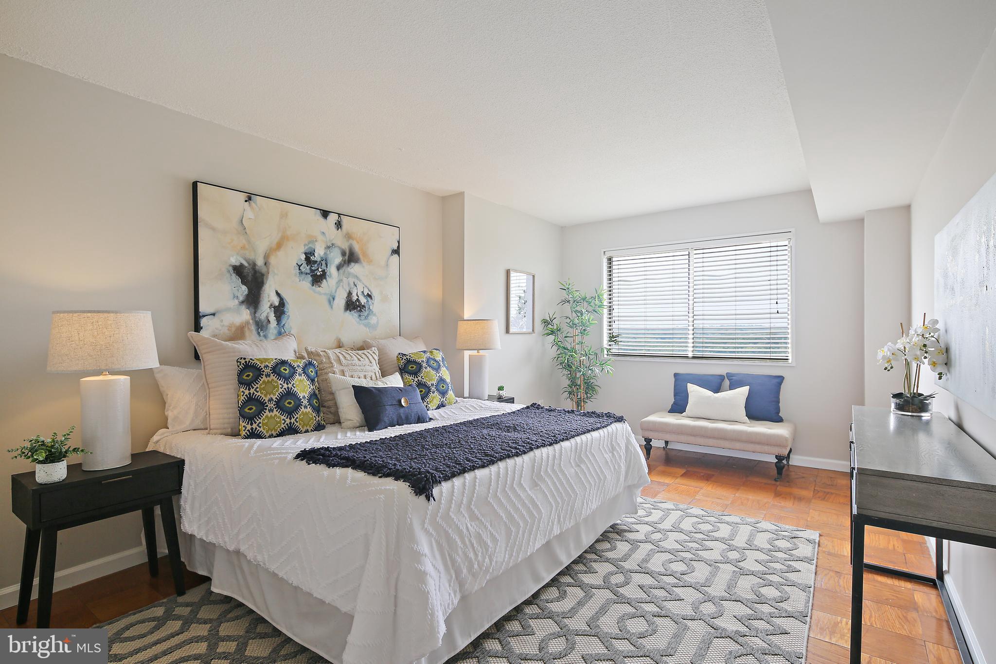 PRESIDENTIAL TOWERS - Residential