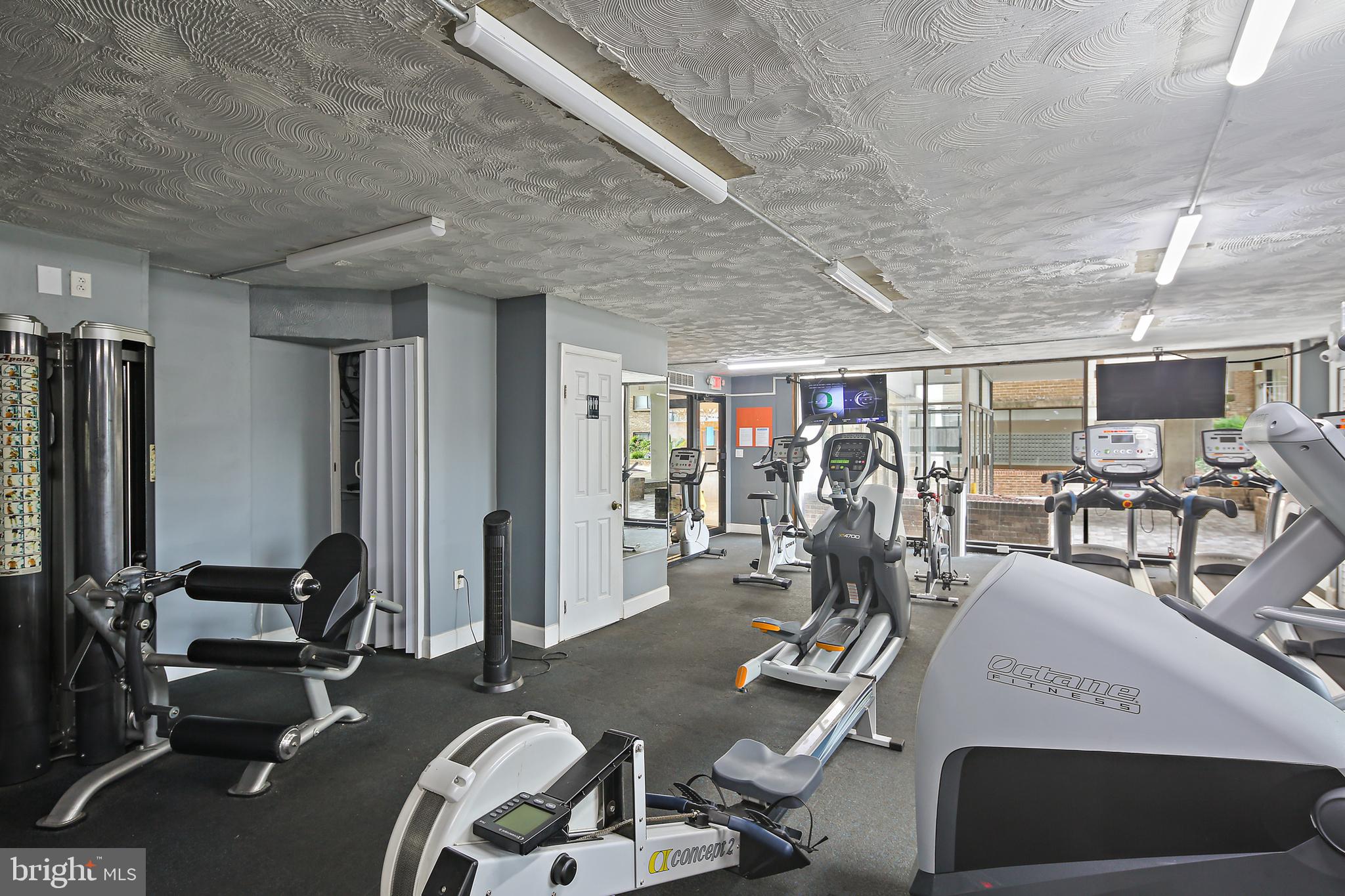 PRESIDENTIAL TOWERS - Residential