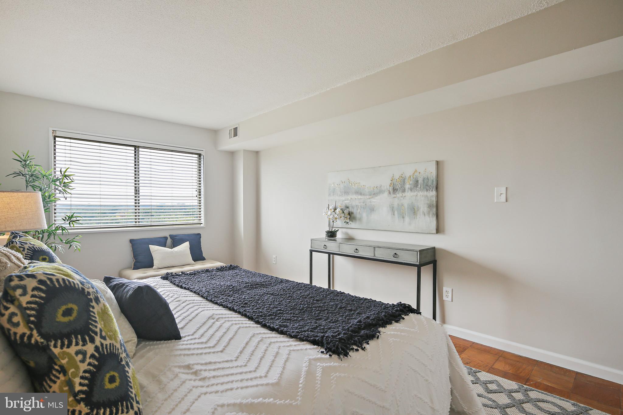 PRESIDENTIAL TOWERS - Residential