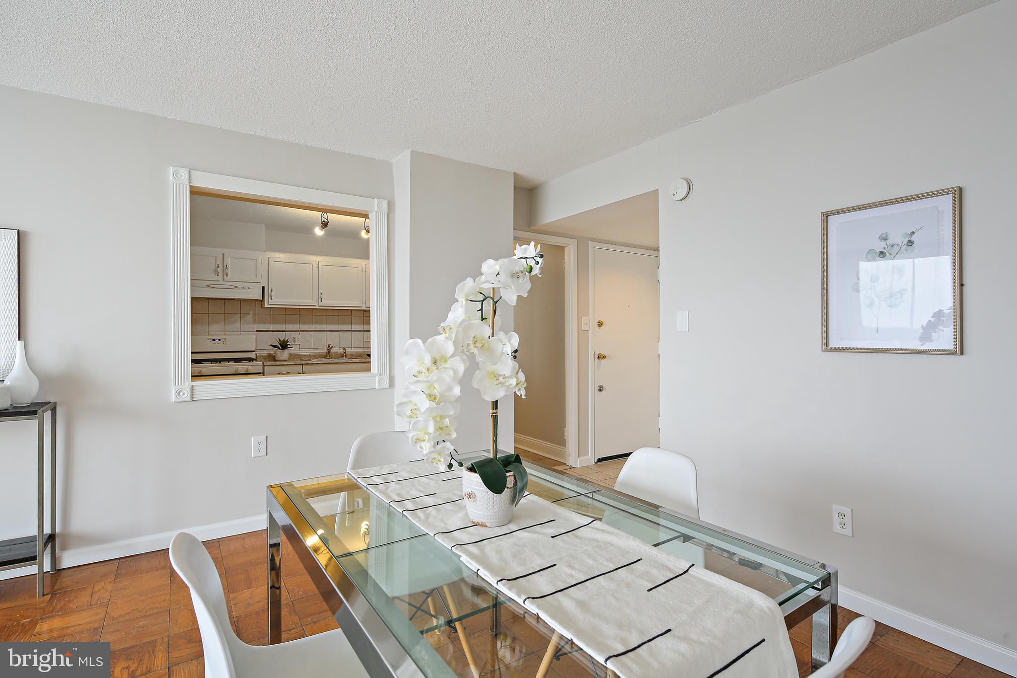 PRESIDENTIAL TOWERS - Residential